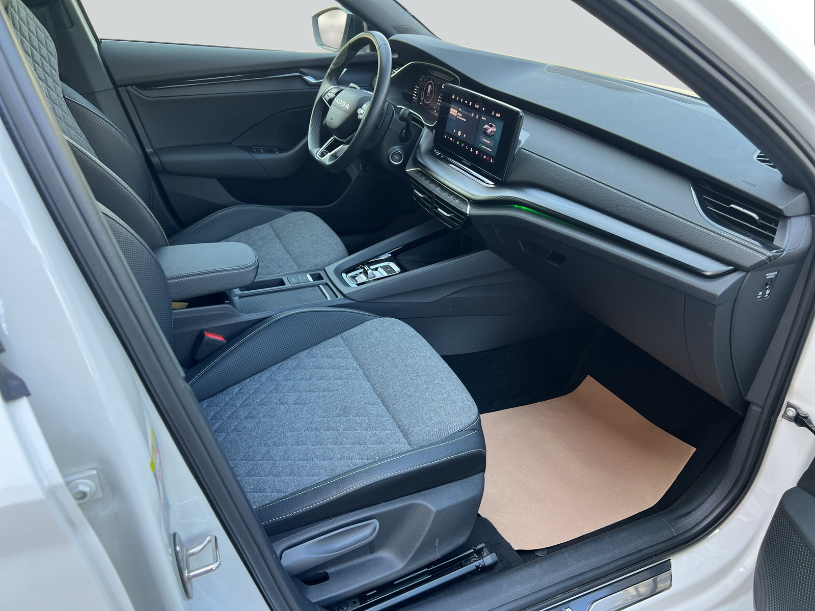 SKODA Octavia Combi 2.0 TSI DSG Sport Line 4x4-image-10