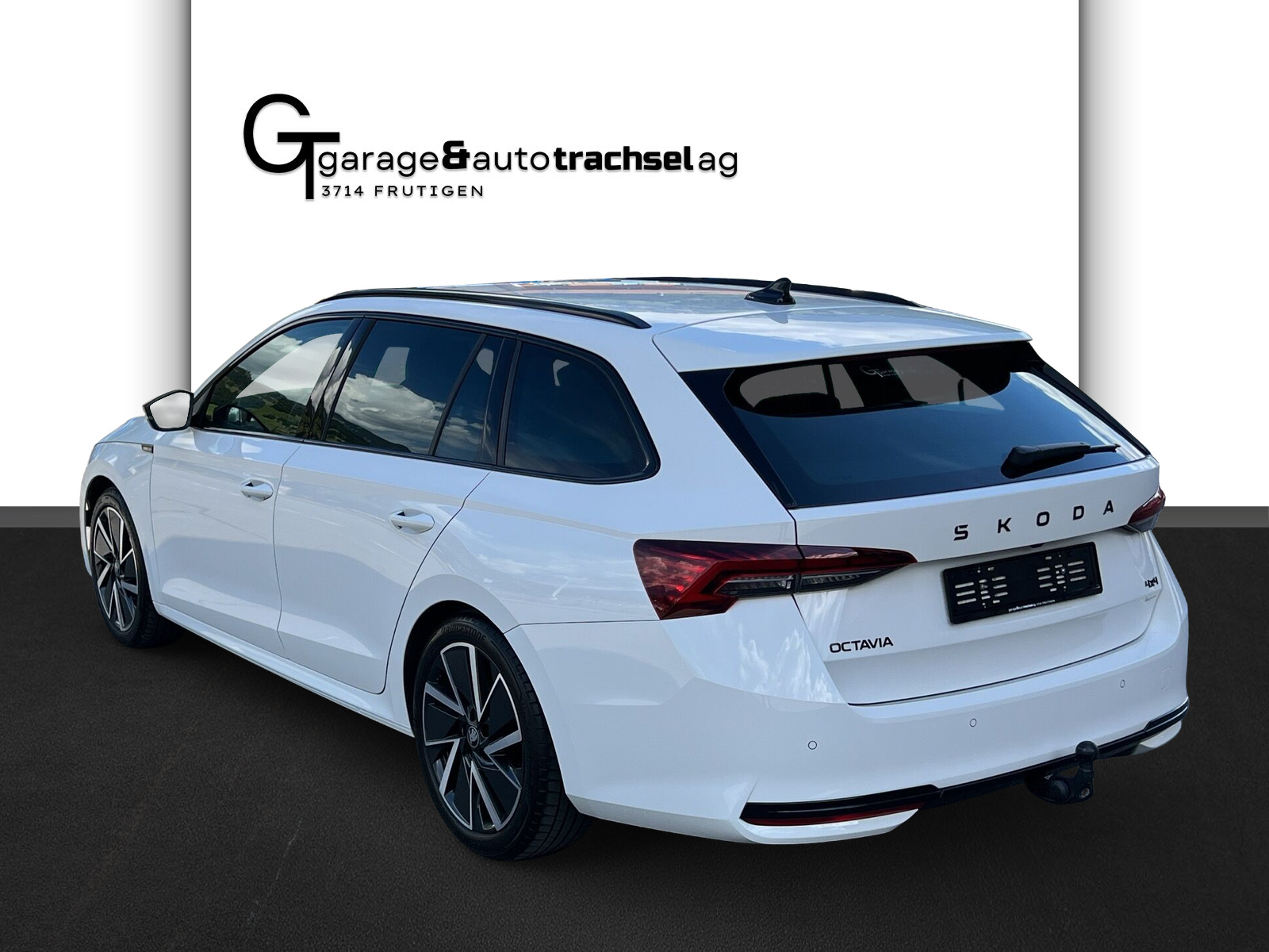 SKODA Octavia Combi 2.0 TSI DSG Sport Line 4x4-image-2