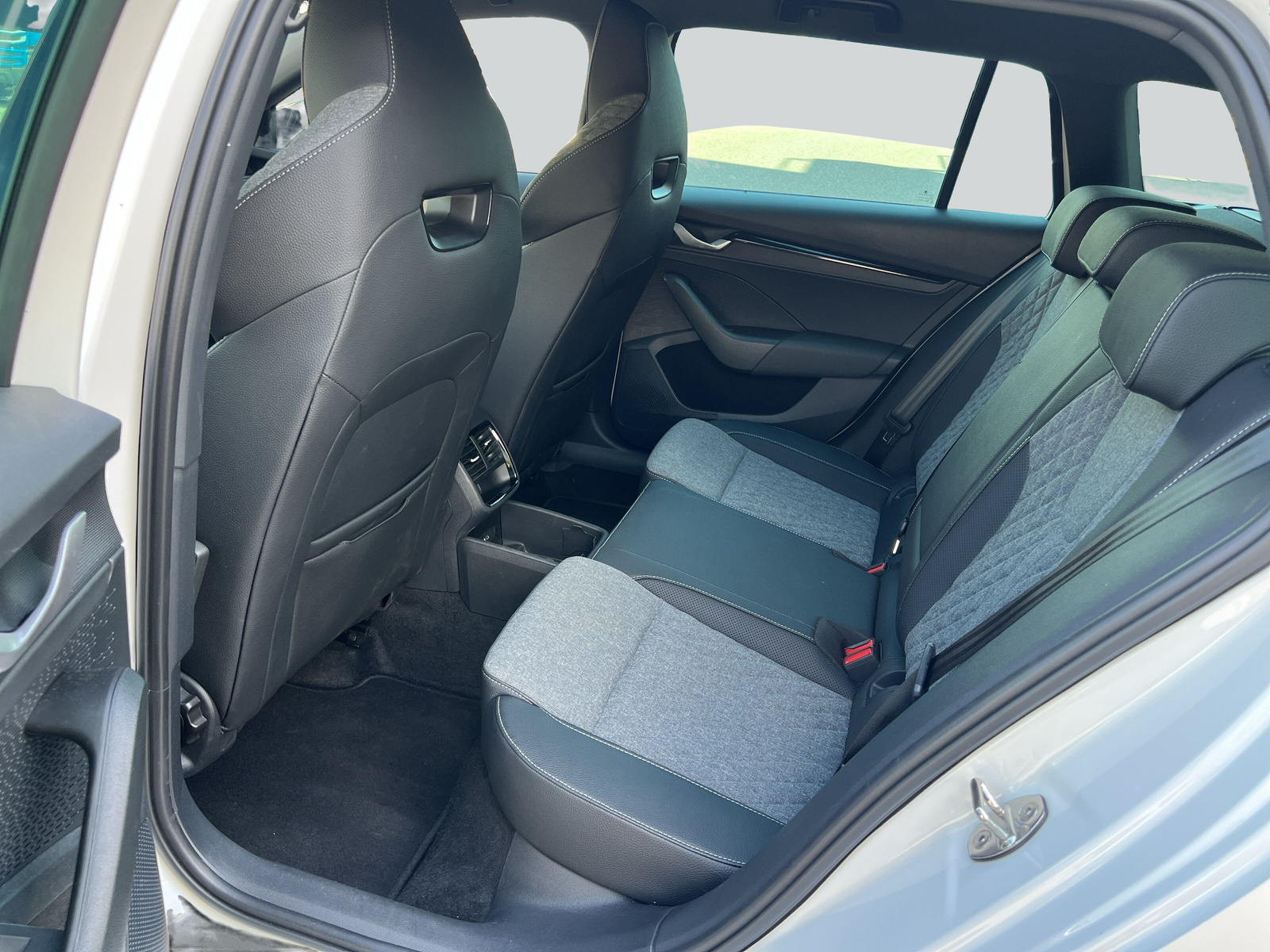 SKODA Octavia Combi 2.0 TSI DSG Sport Line 4x4-image-16