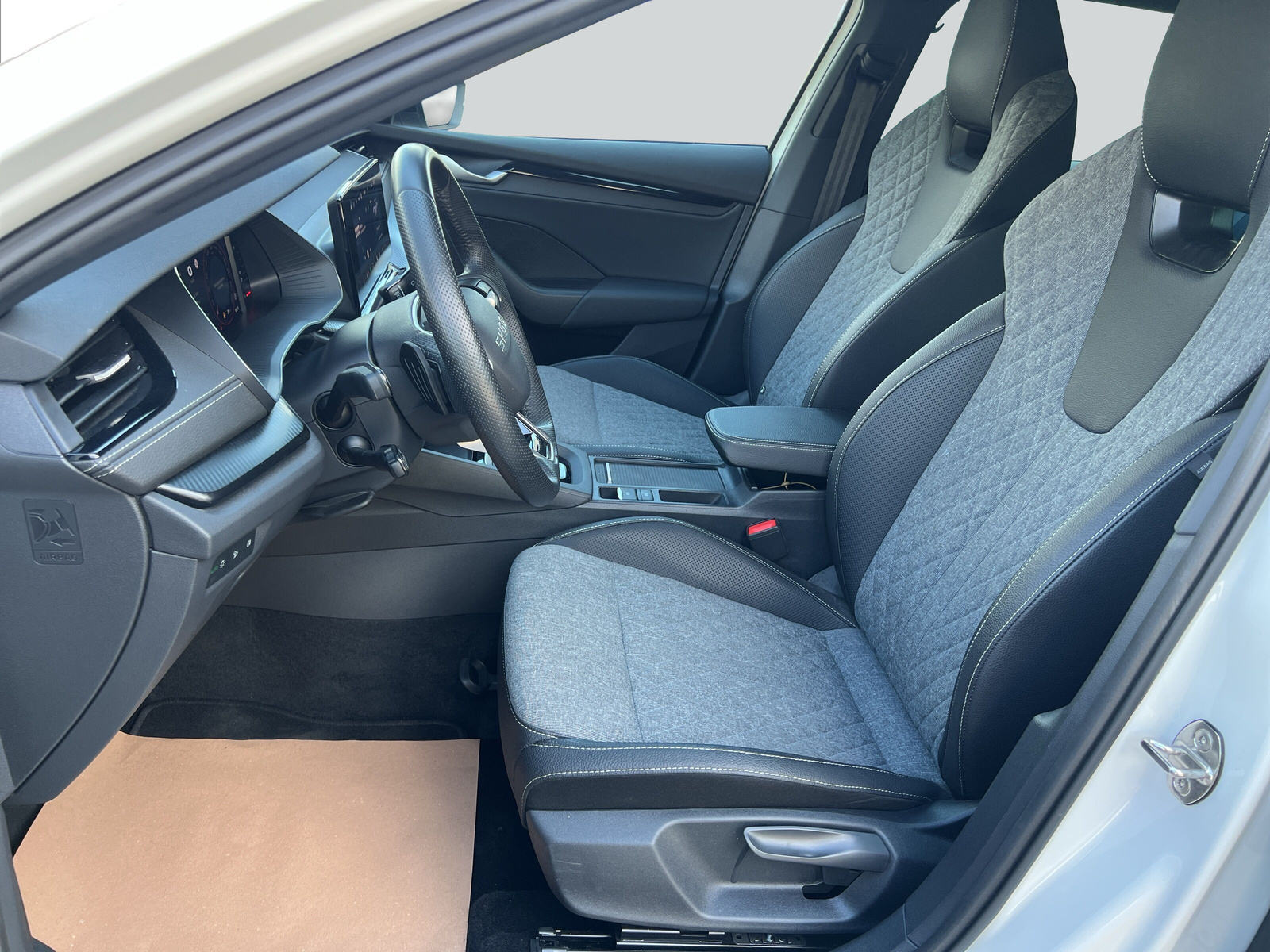 SKODA Octavia Combi 2.0 TSI DSG Sport Line 4x4-image-9