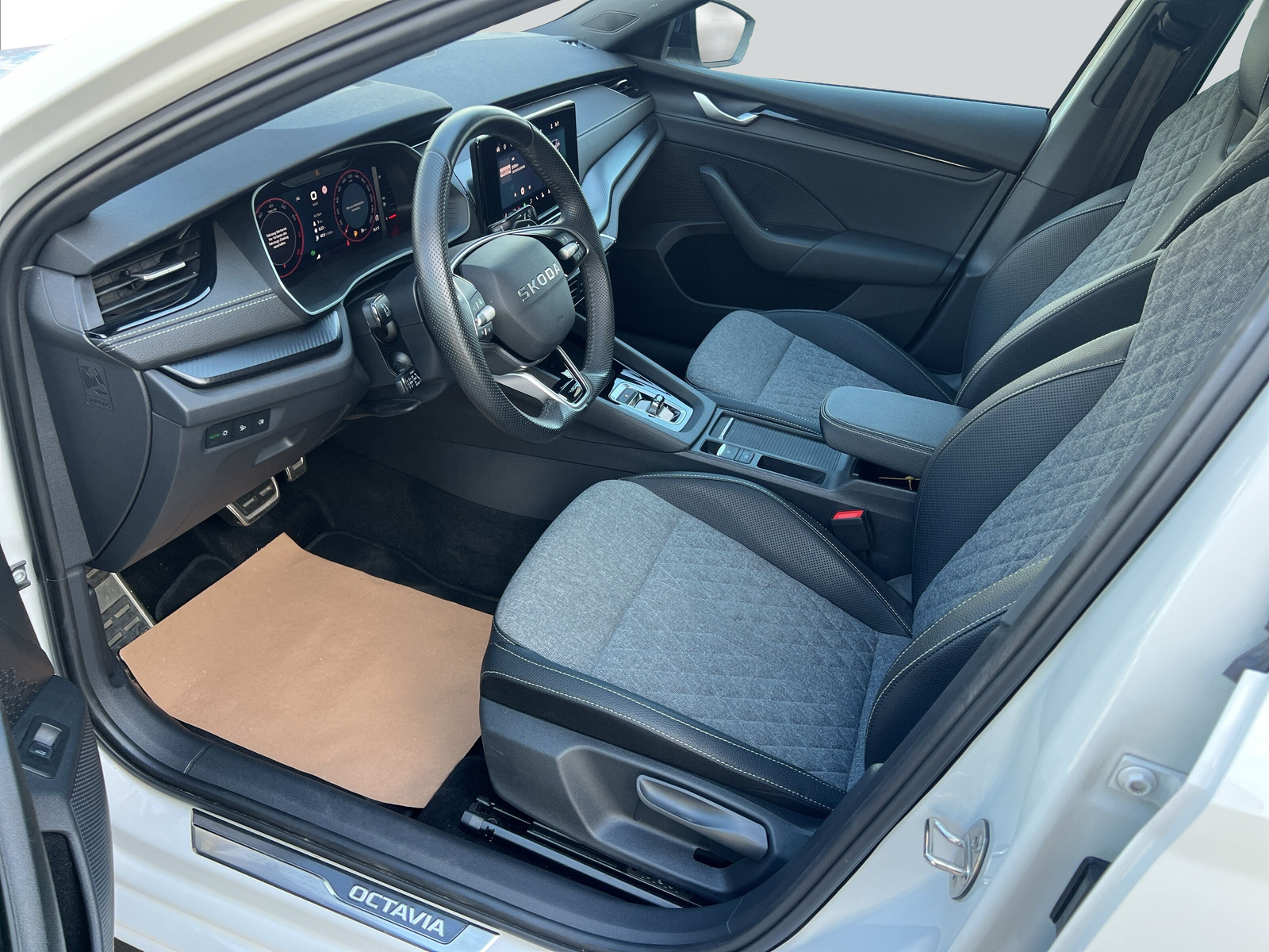 SKODA Octavia Combi 2.0 TSI DSG Sport Line 4x4-image-8