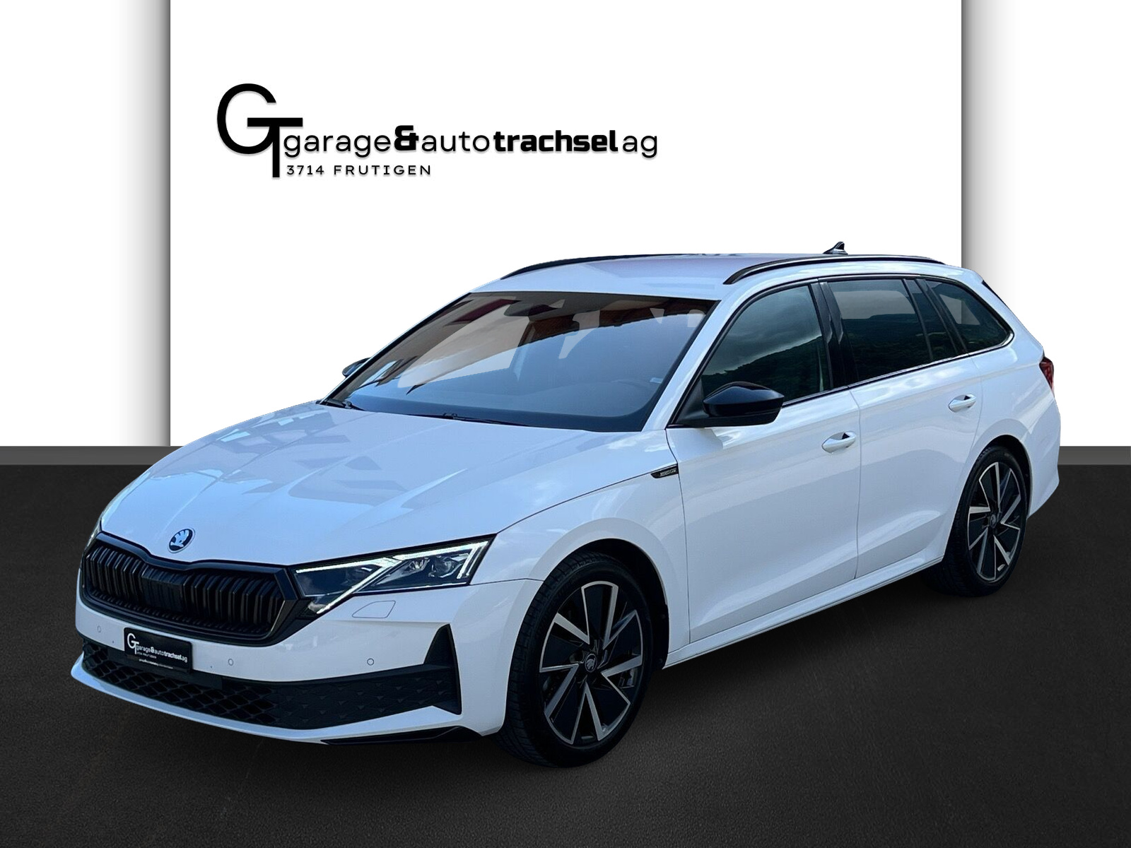 SKODA Octavia Combi 2.0 TSI DSG Sport Line 4x4-image-0