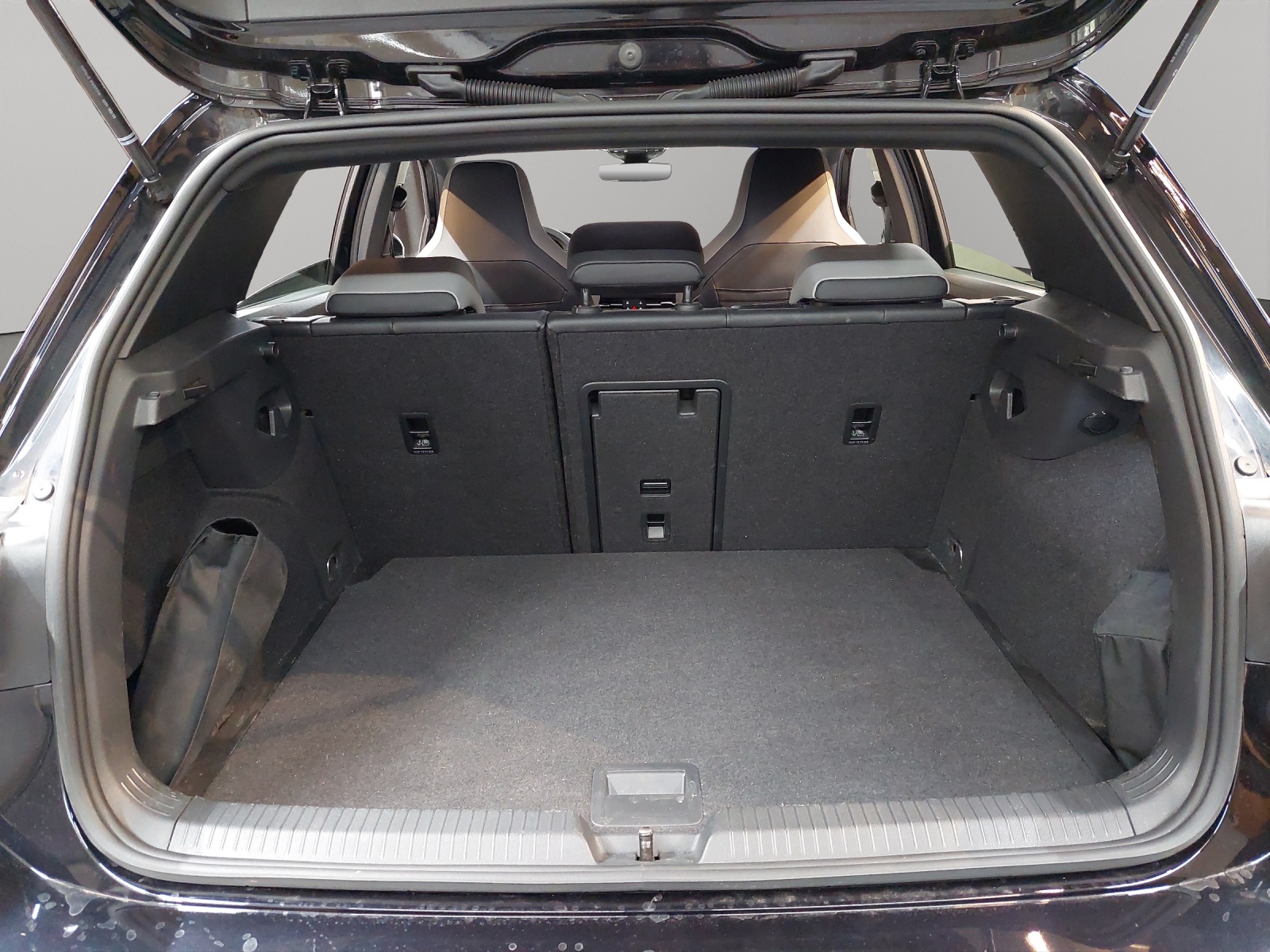 VW Golf 1.5 eTSI mHEV ACT R-Line DSG-image-10