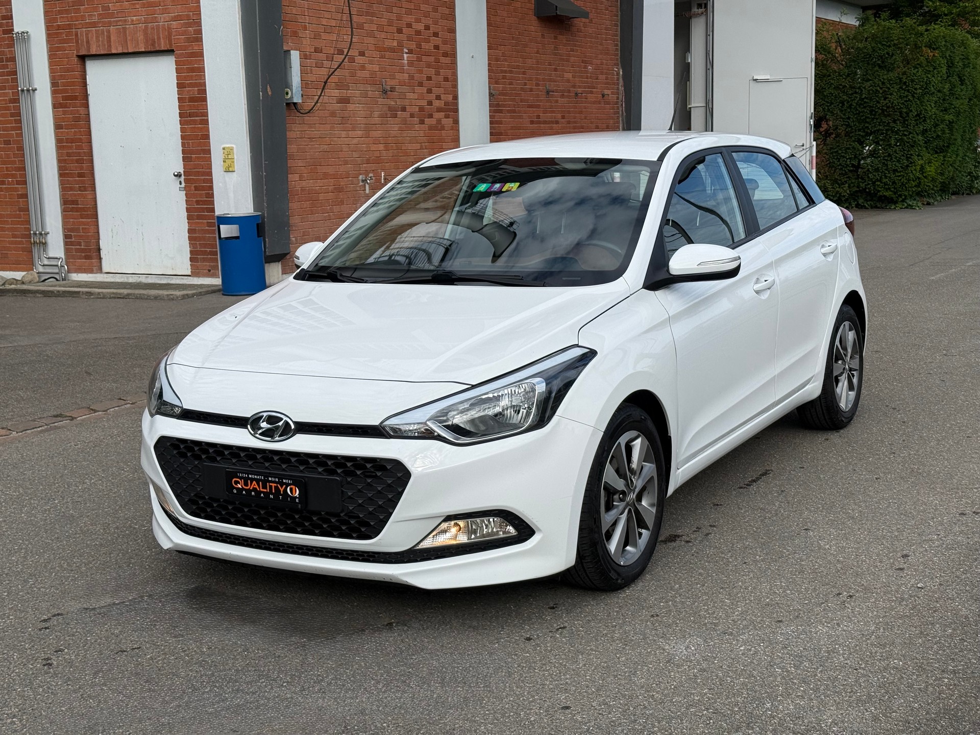 HYUNDAI i20 1.4 Amplia Automatic-image-2