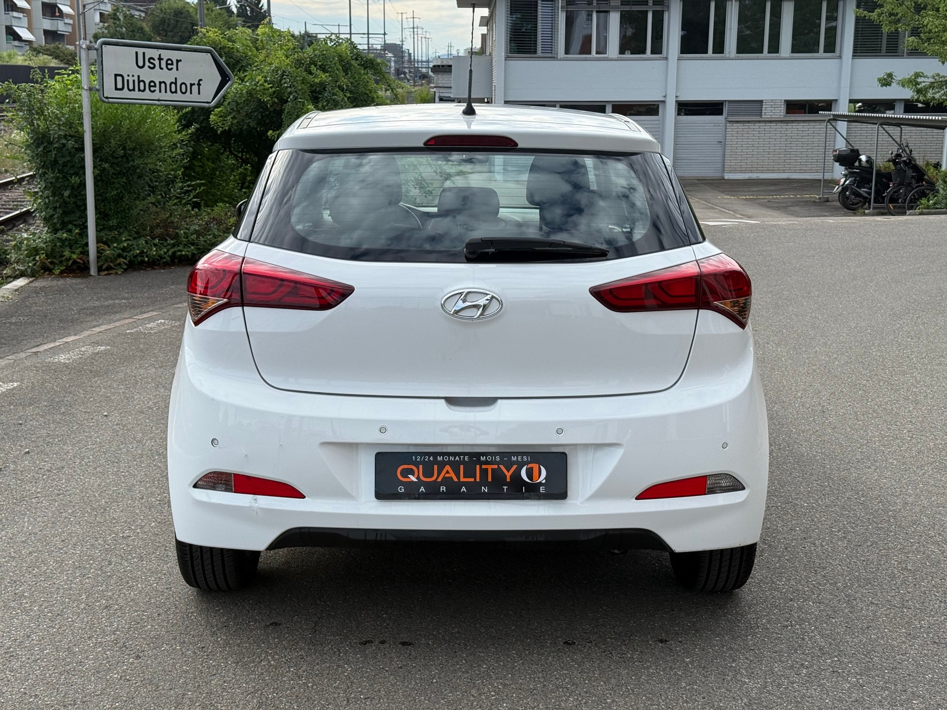 HYUNDAI i20 1.4 Amplia Automatic-image-4