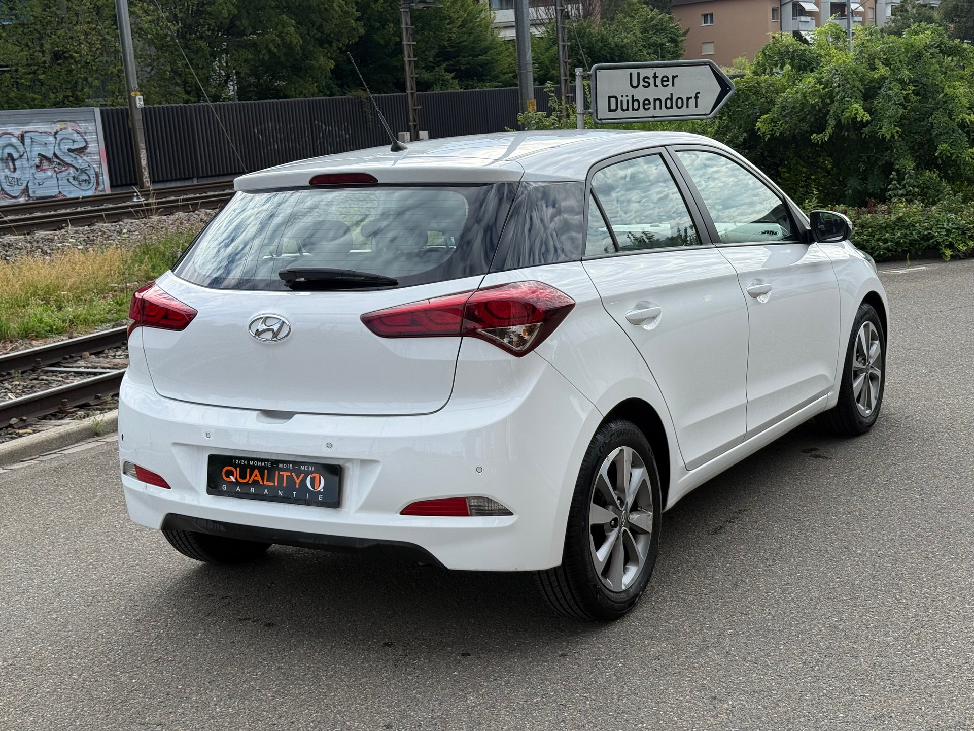 HYUNDAI i20 1.4 Amplia Automatic-image-5