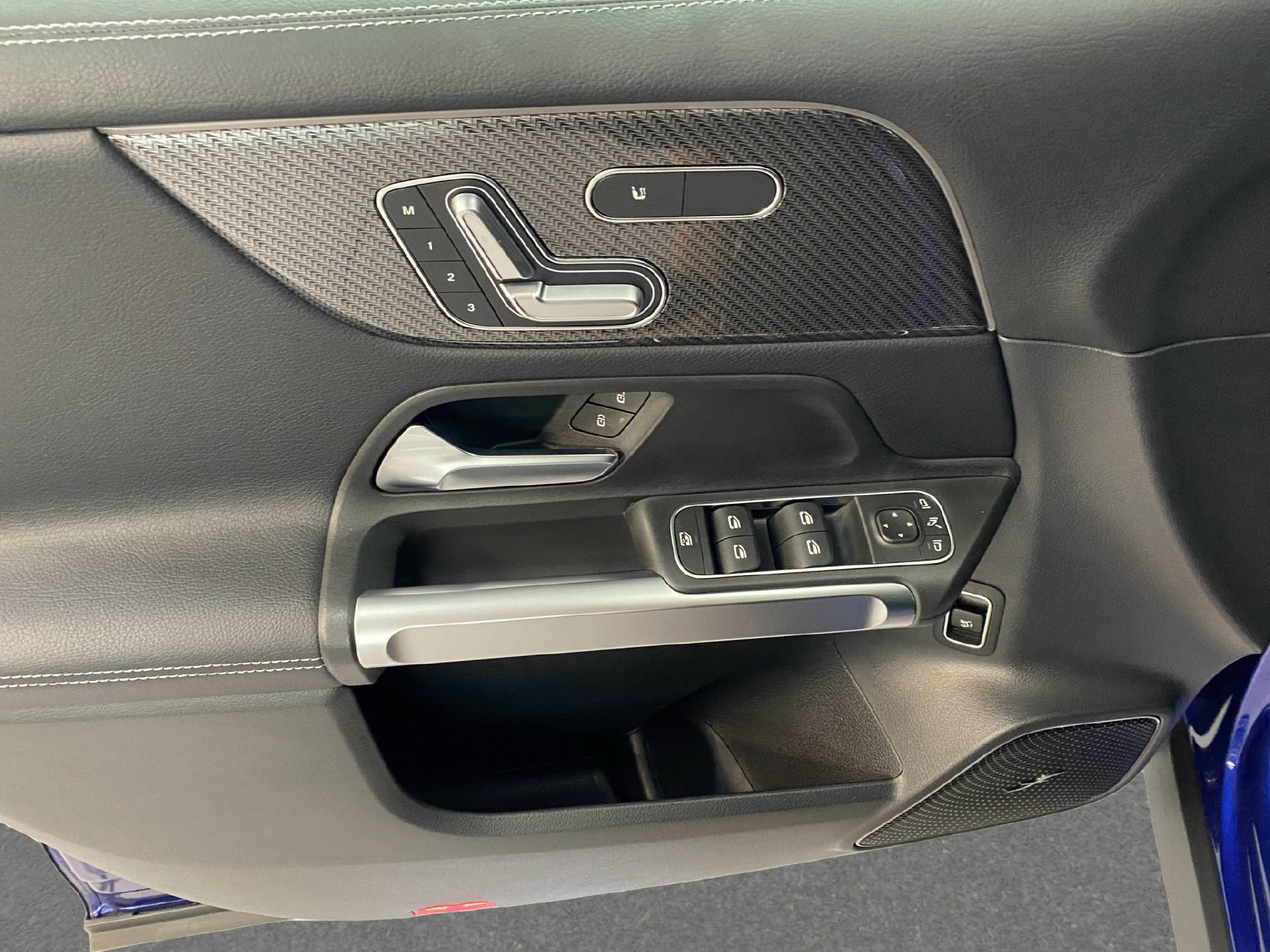 MERCEDES-BENZ GLB 220 d AMG Line 4MATIC-image-12