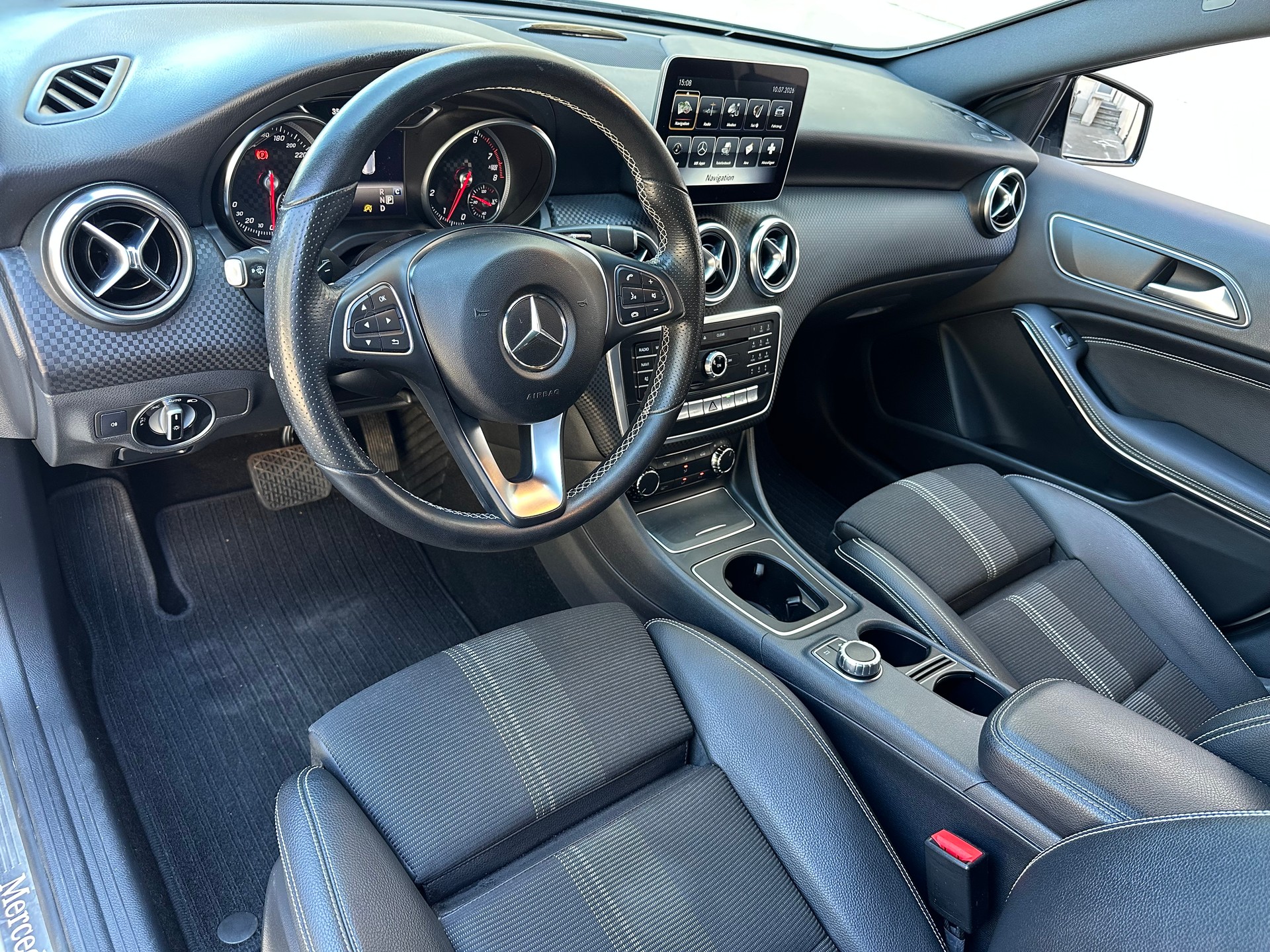 MERCEDES-BENZ A 200 Night Star 7G-DCT-image-9