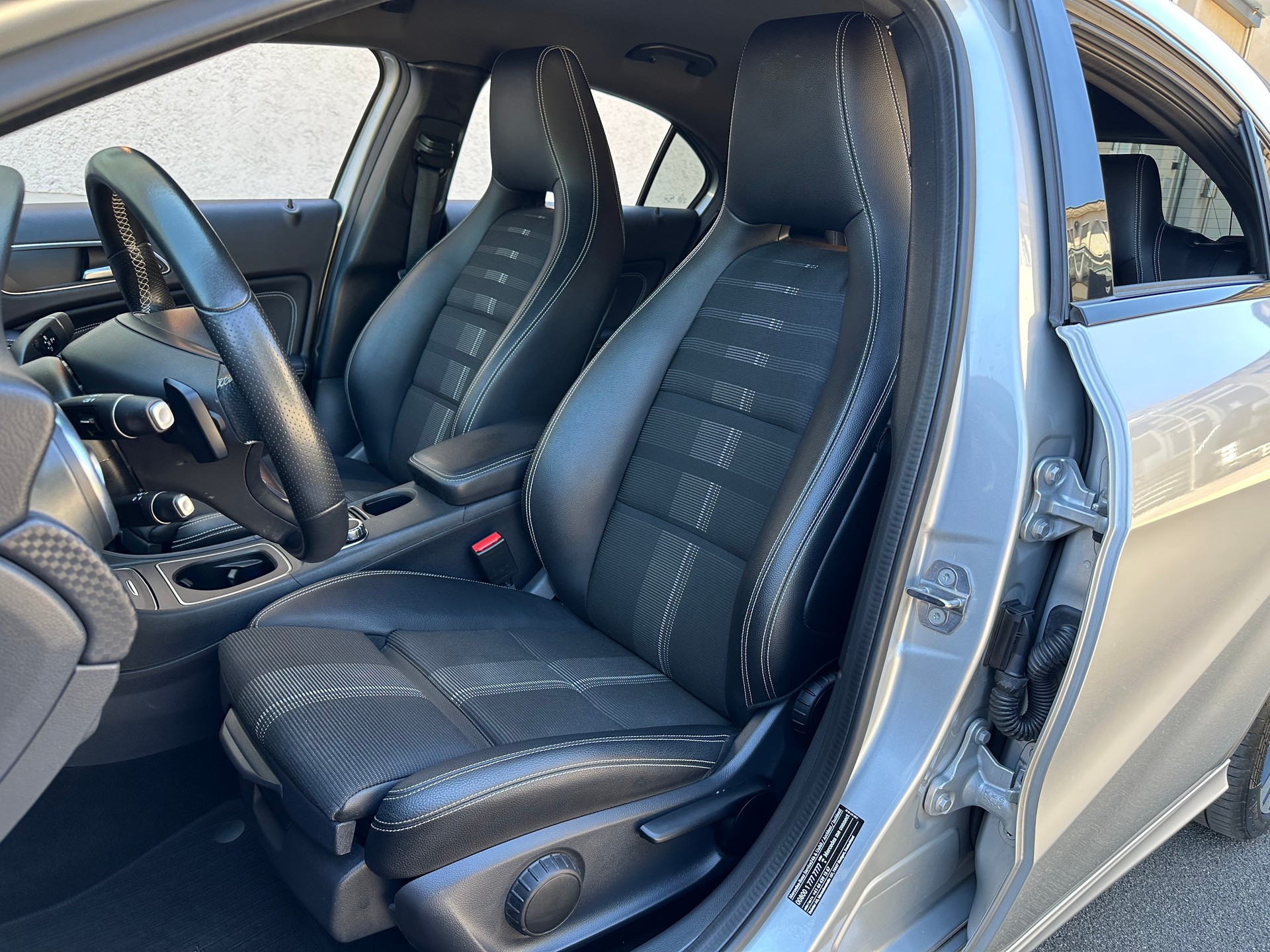 MERCEDES-BENZ A 200 Night Star 7G-DCT-image-12