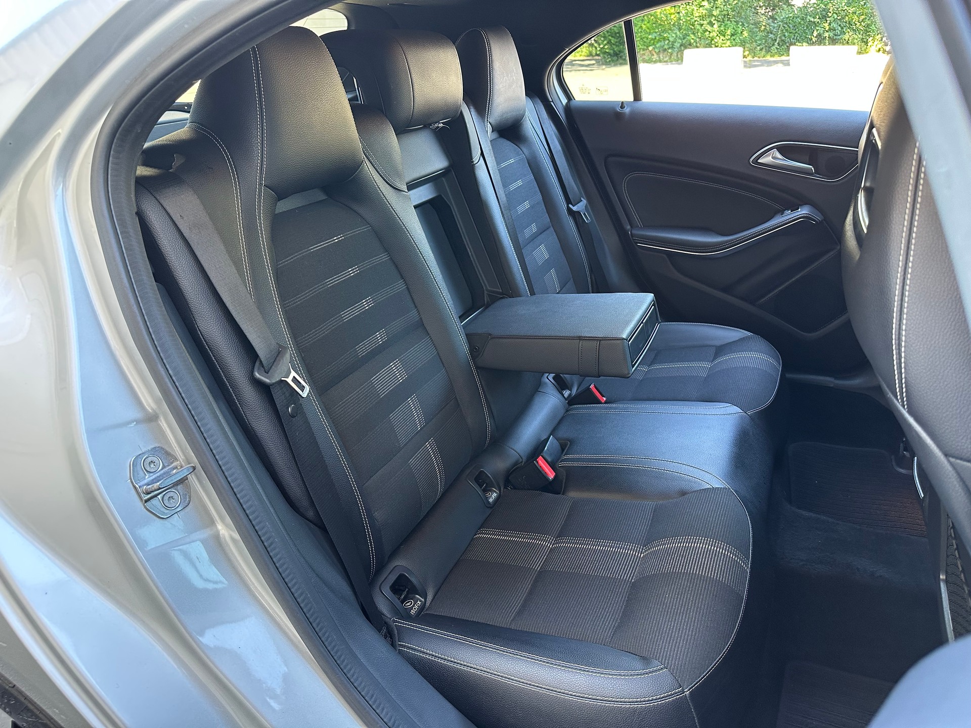 MERCEDES-BENZ A 200 Night Star 7G-DCT-image-16