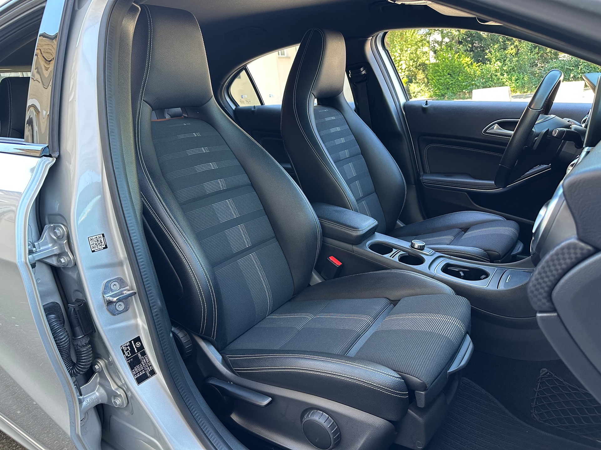 MERCEDES-BENZ A 200 Night Star 7G-DCT-image-13