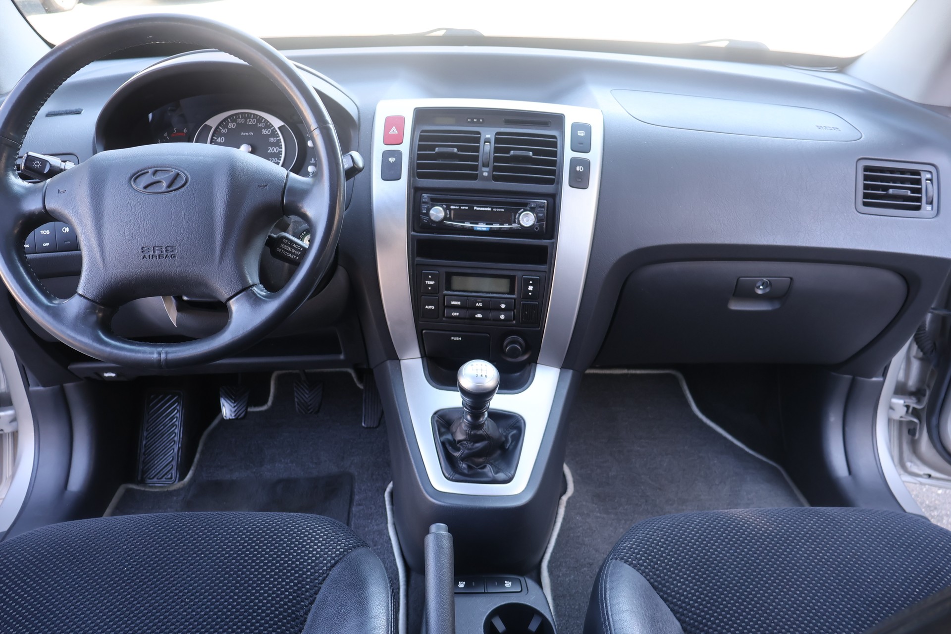 HYUNDAI Tucson 2.0 CRDi VGT Style 4WD-image-10