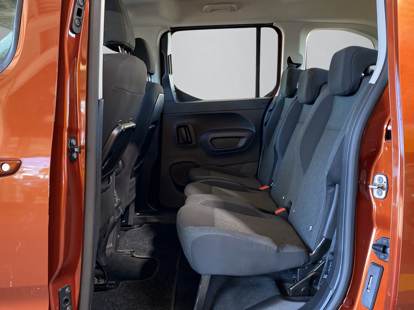 PEUGEOT Rifter 1.2 PureTech 130 Allure-image-6