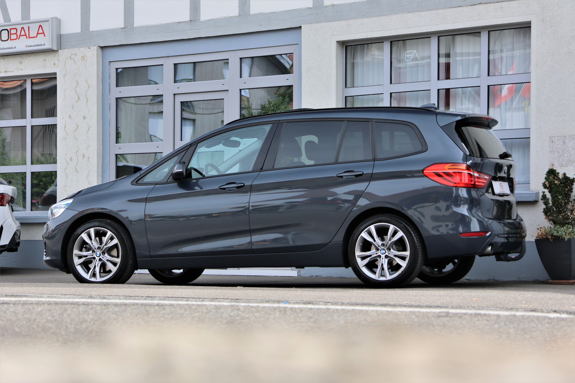 BMW 220d xDrive Gran Tourer Sport Line Steptronic (CH)-image-3
