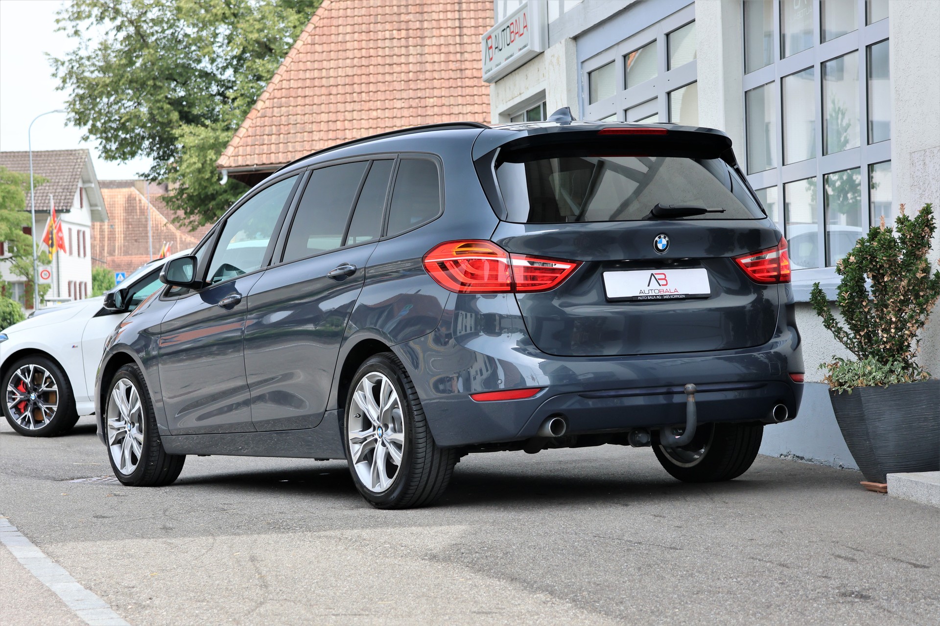 BMW 220d xDrive Gran Tourer Sport Line Steptronic (CH)-image-2