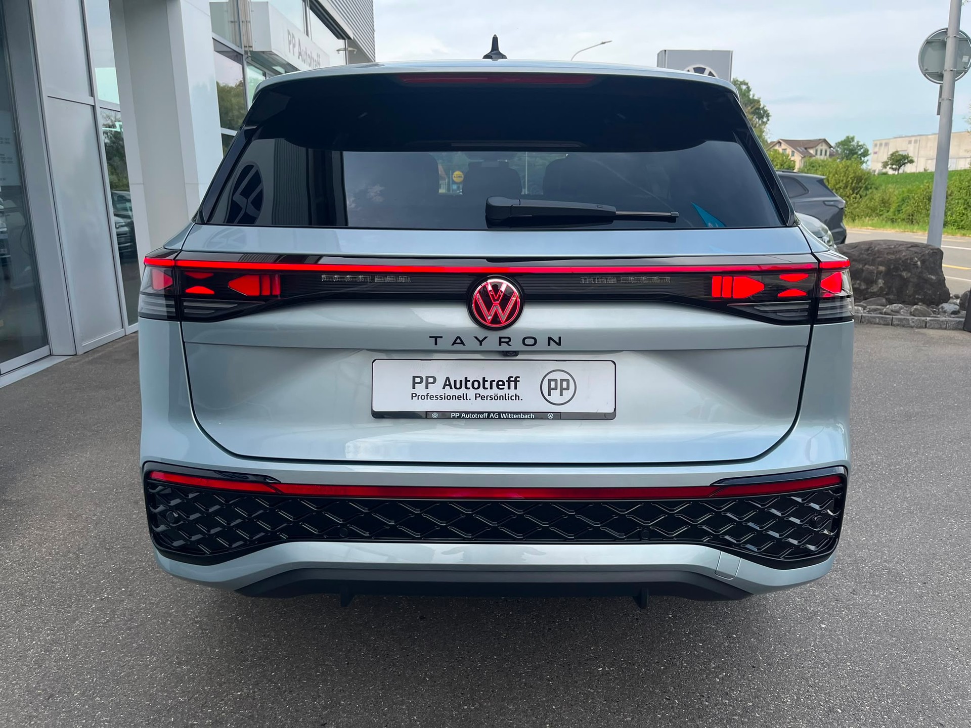 VW Tayron 2.0 TSI R-Line Plus DSG 4Motion-image-3