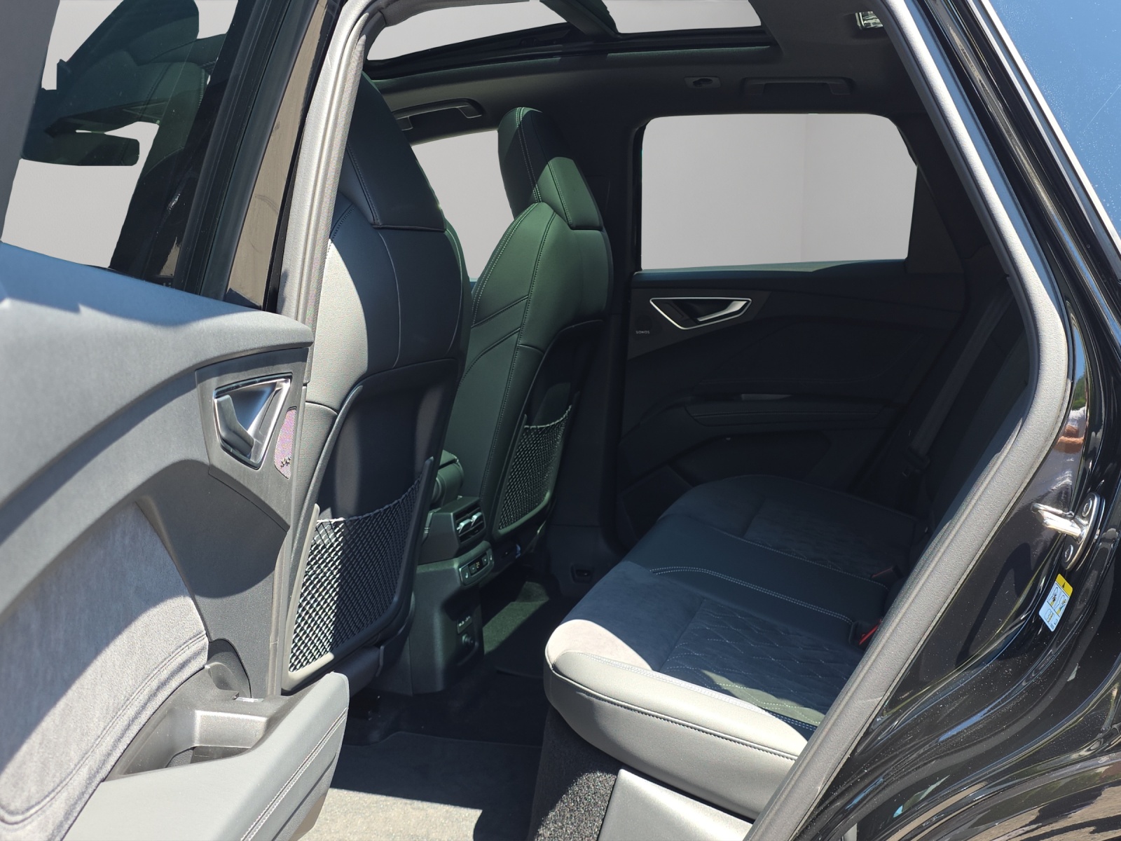 AUDI Q4 e-tron SUV quattro performance-image-6