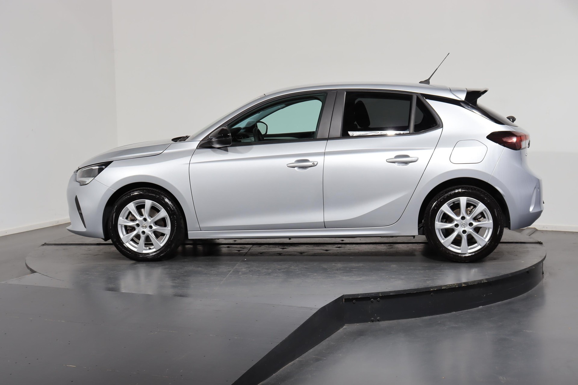 OPEL Corsa 1.2 T Edition-image-1