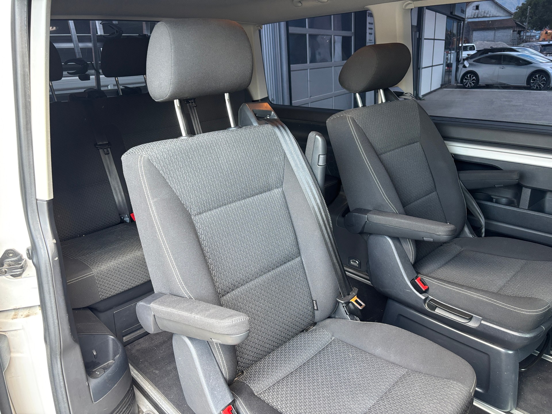 VW T6 Multivan 2.0 TDI Trendline 4Motion DSG-image-9