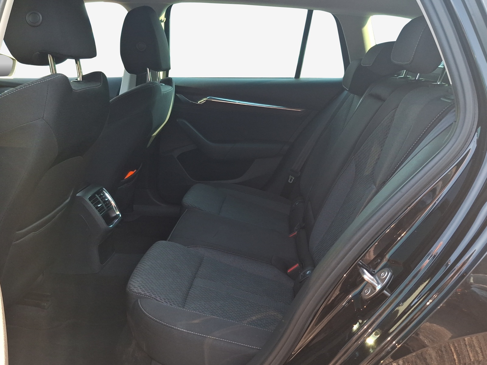 SKODA Octavia Combi 1.4 TSI PHEV DSG Style-image-11