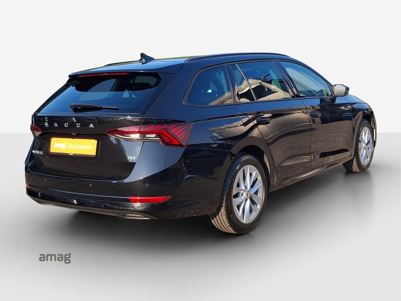 SKODA Octavia Combi 1.4 TSI PHEV DSG Style-image-4