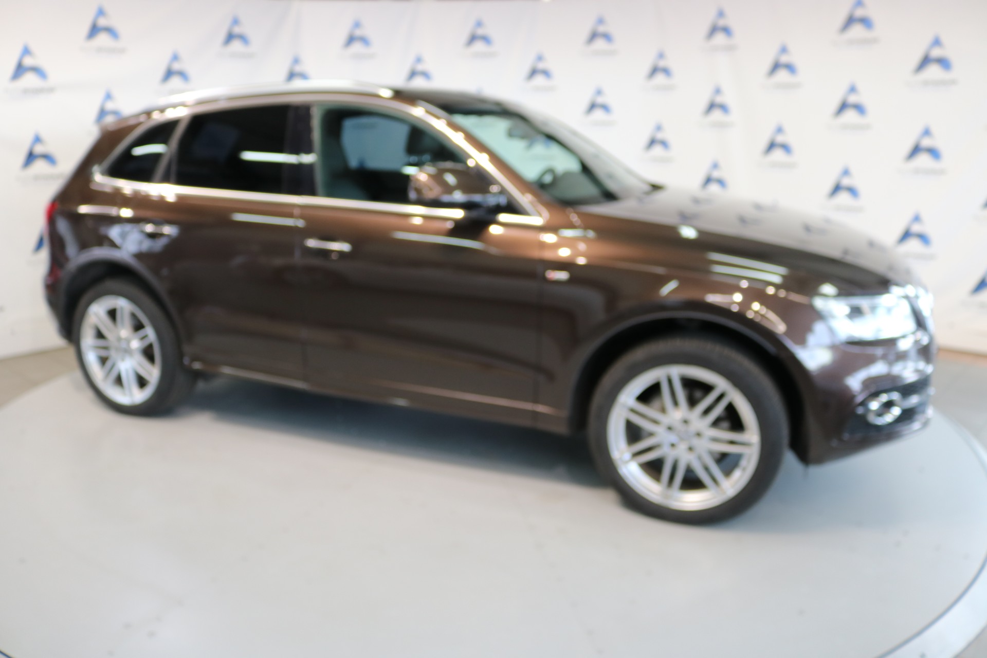AUDI Q5 2.0 TDI quattro S-tronic-image-16