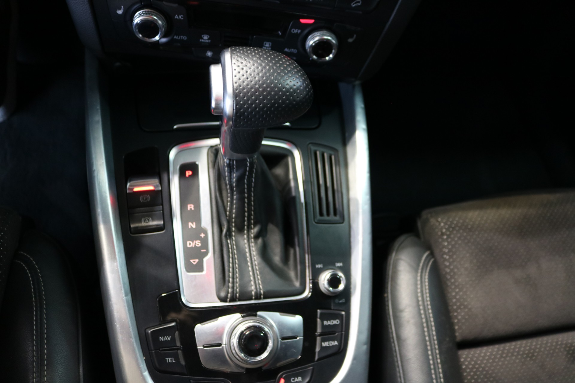 AUDI Q5 2.0 TDI quattro S-tronic-image-24