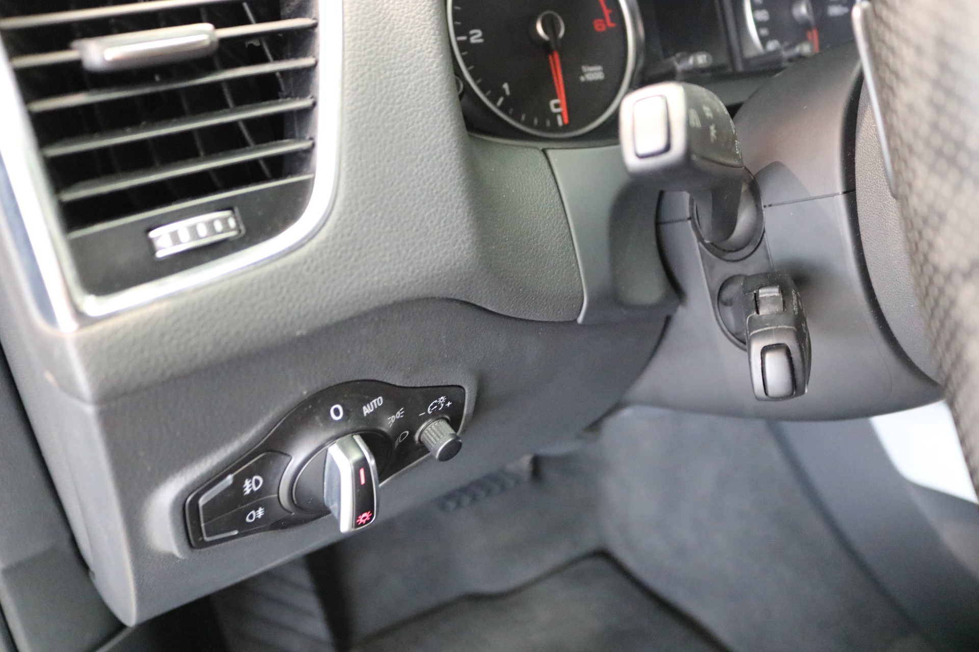 AUDI Q5 2.0 TDI quattro S-tronic-image-23