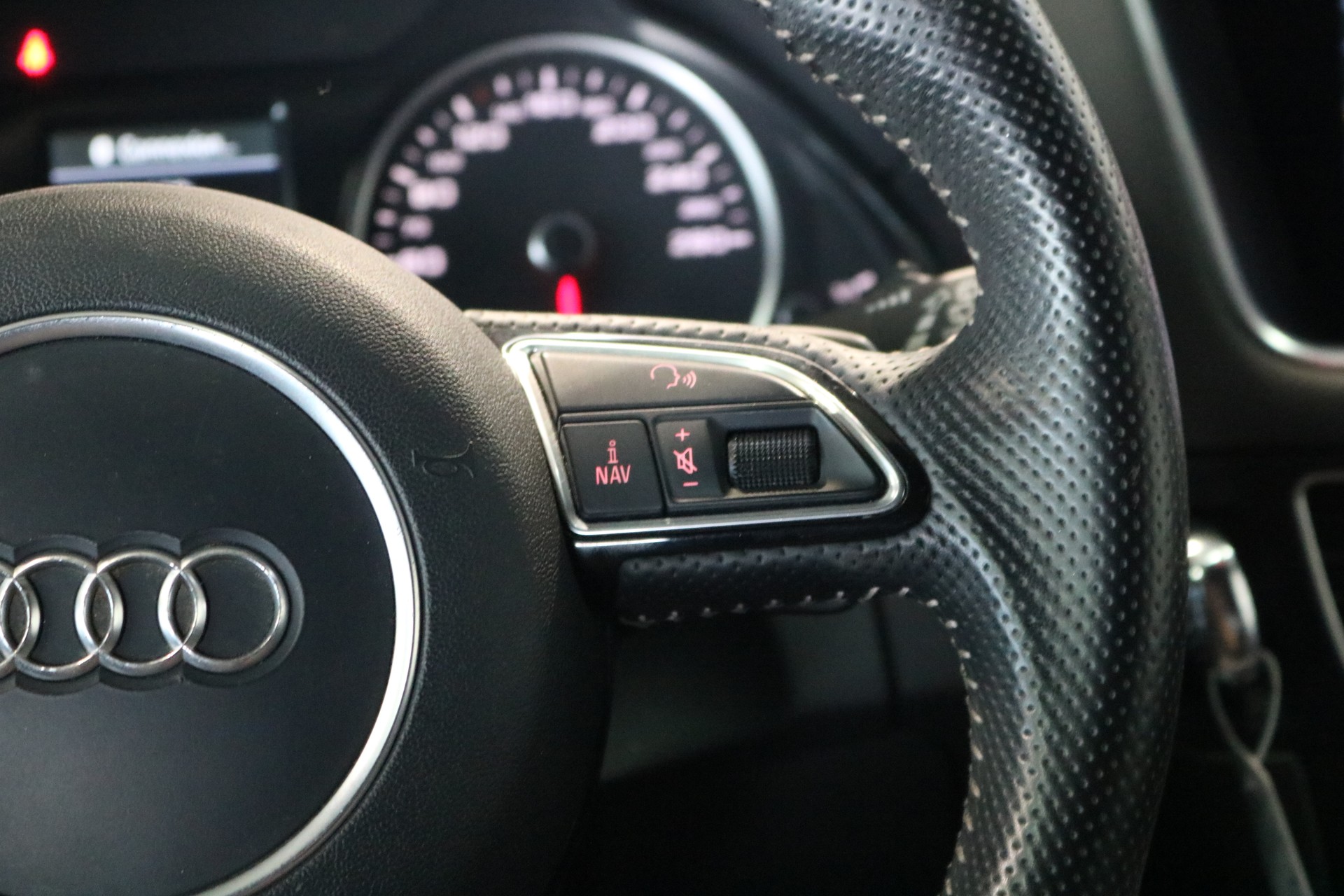 AUDI Q5 2.0 TDI quattro S-tronic-image-30