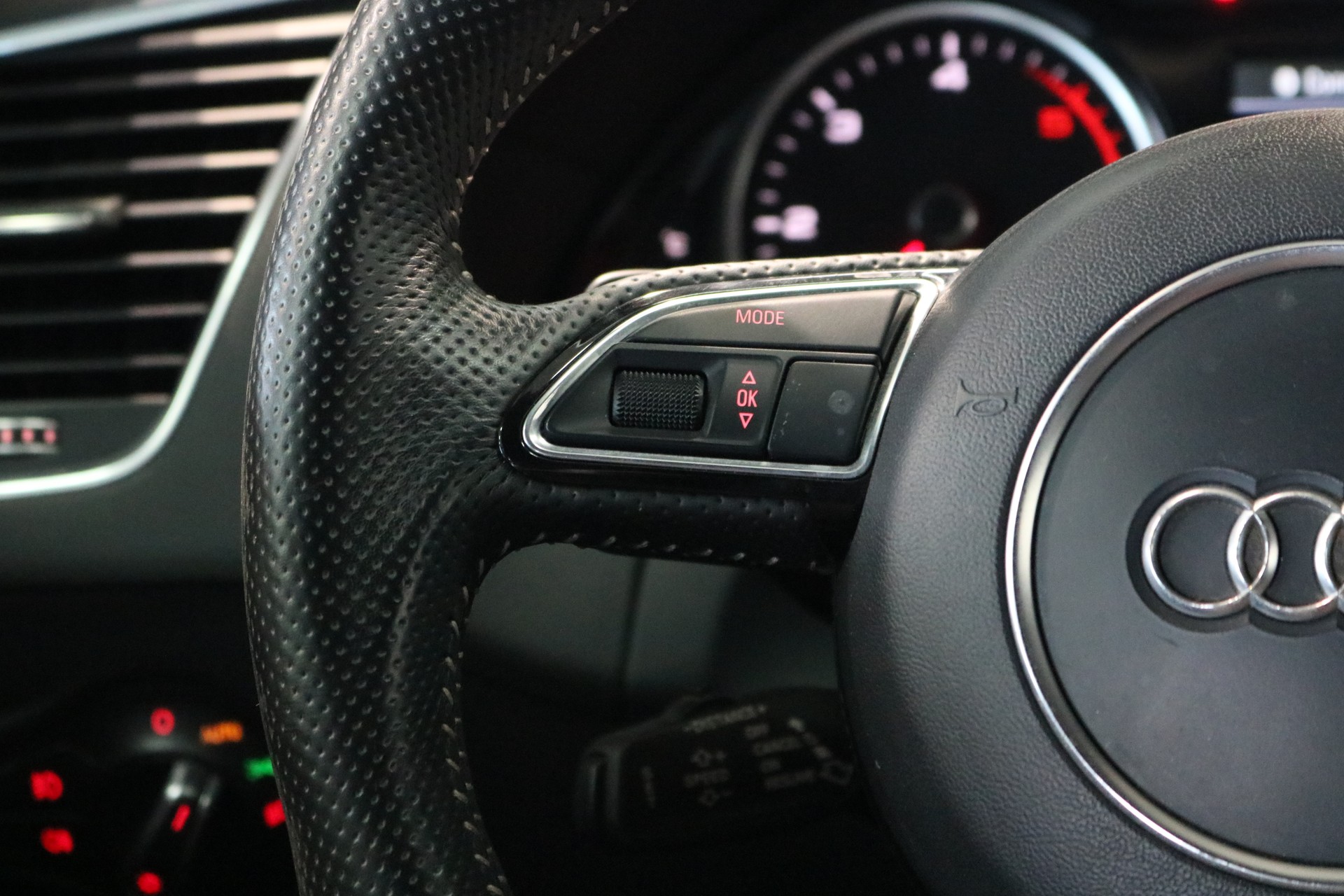 AUDI Q5 2.0 TDI quattro S-tronic-image-31