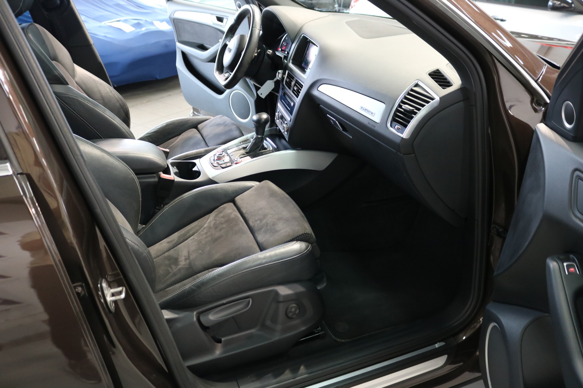 AUDI Q5 2.0 TDI quattro S-tronic-image-37