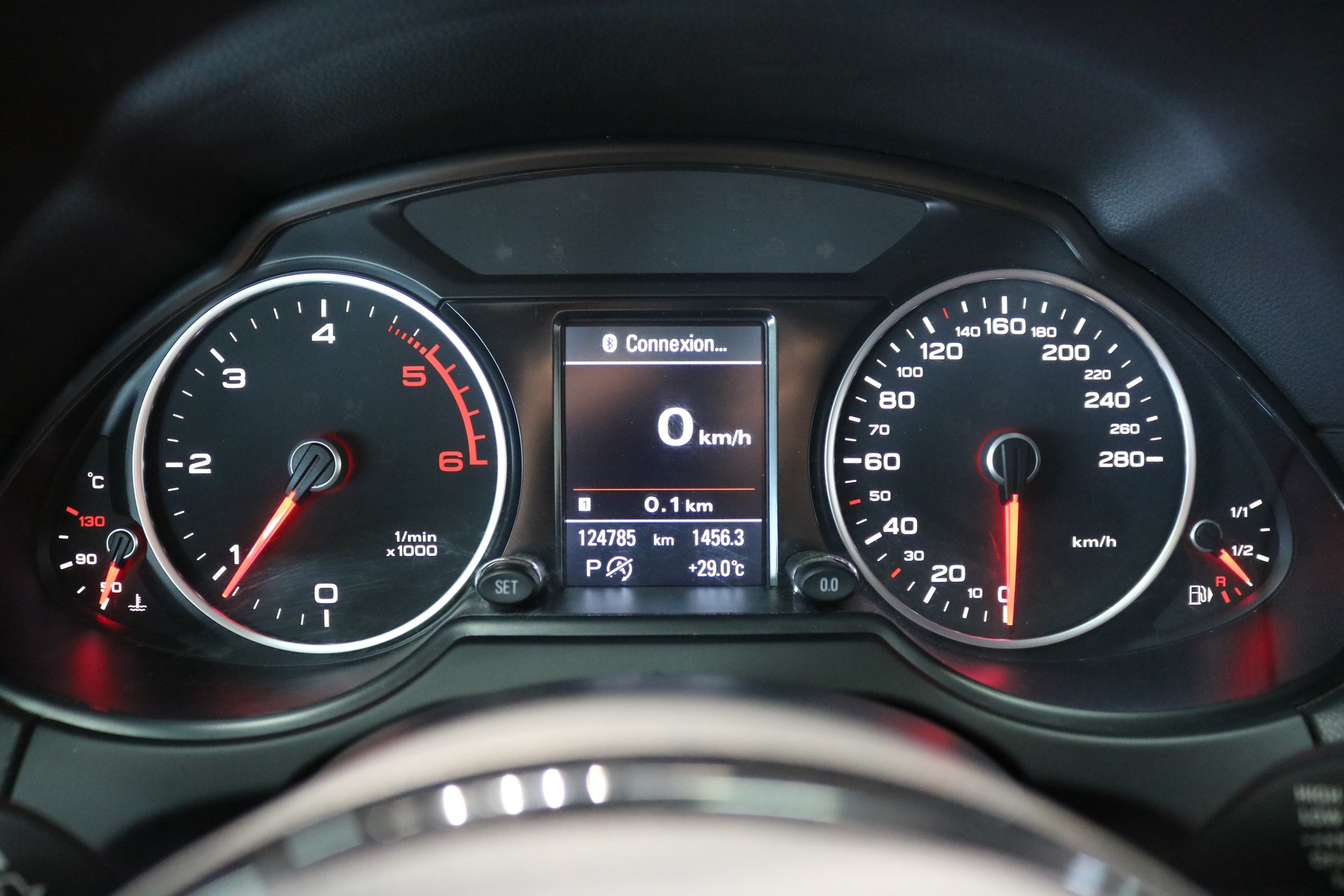 AUDI Q5 2.0 TDI quattro S-tronic-image-27