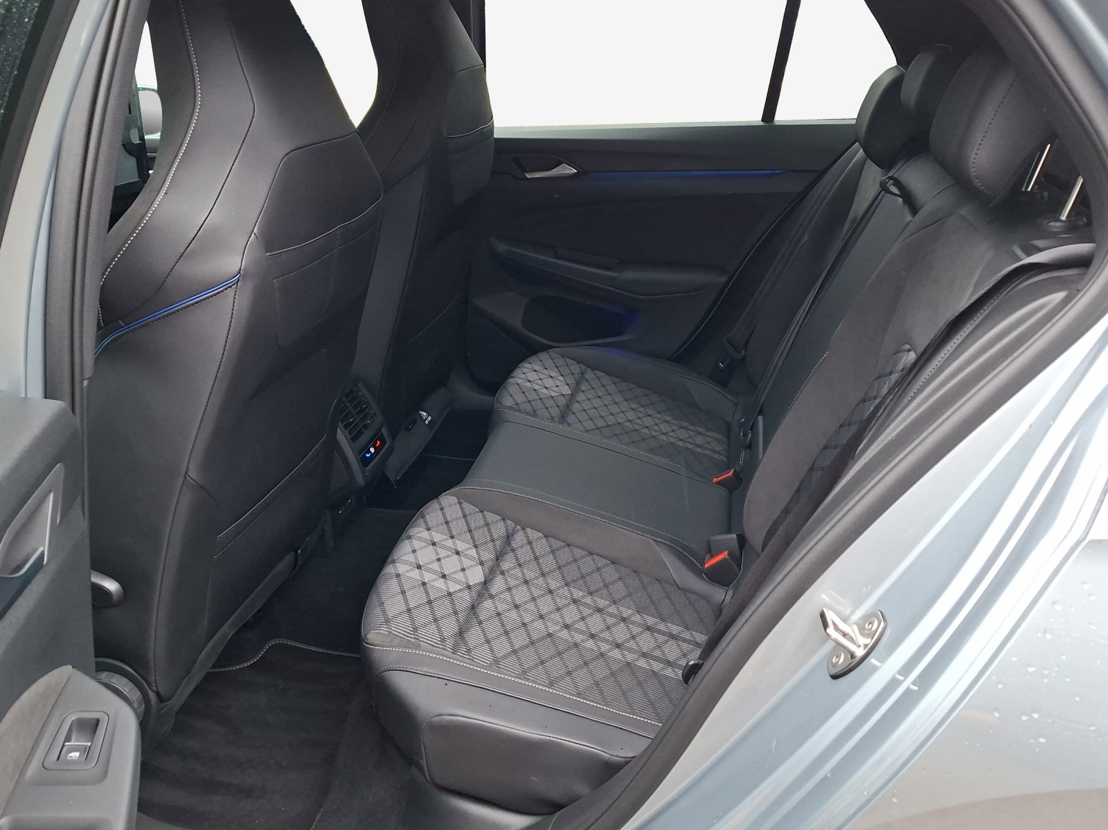 VW Golf 1.5 e TSI mHEV R-Line DSG-image-11