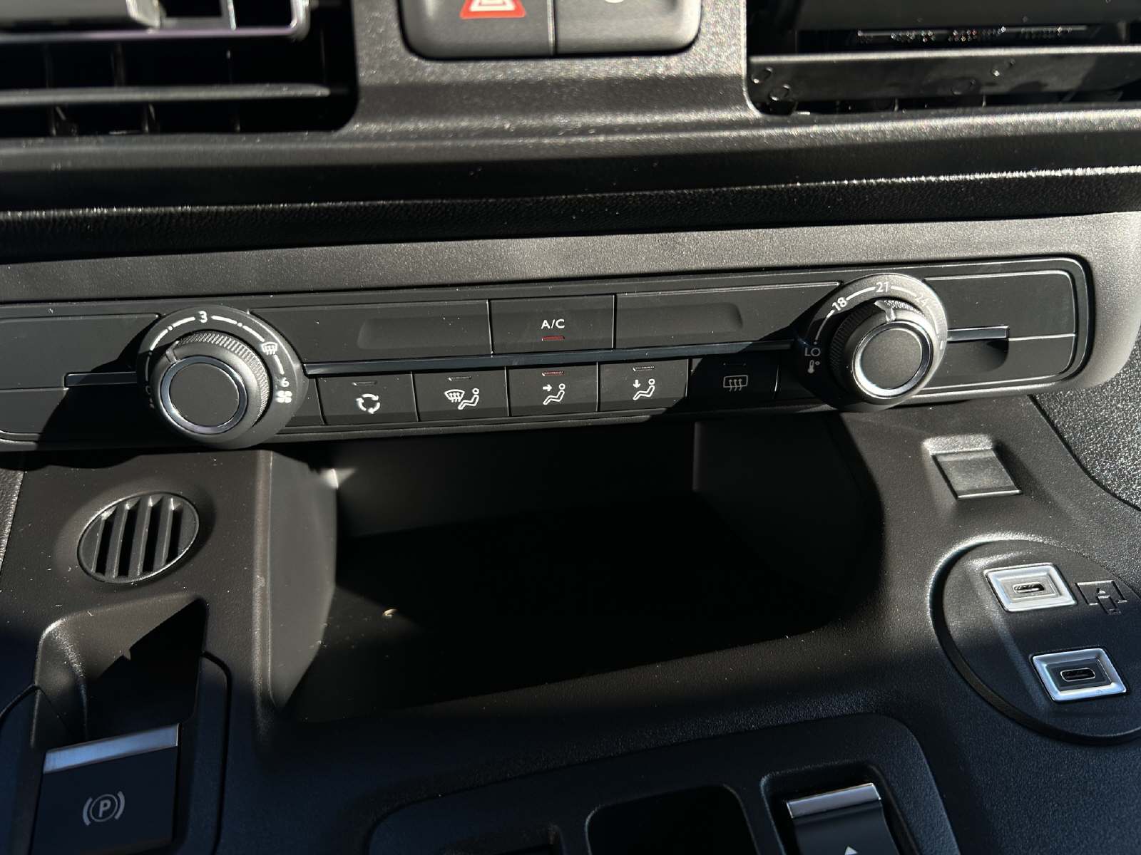 PEUGEOT e-Partner Kaw. 800 Standard 50 kWh-image-11