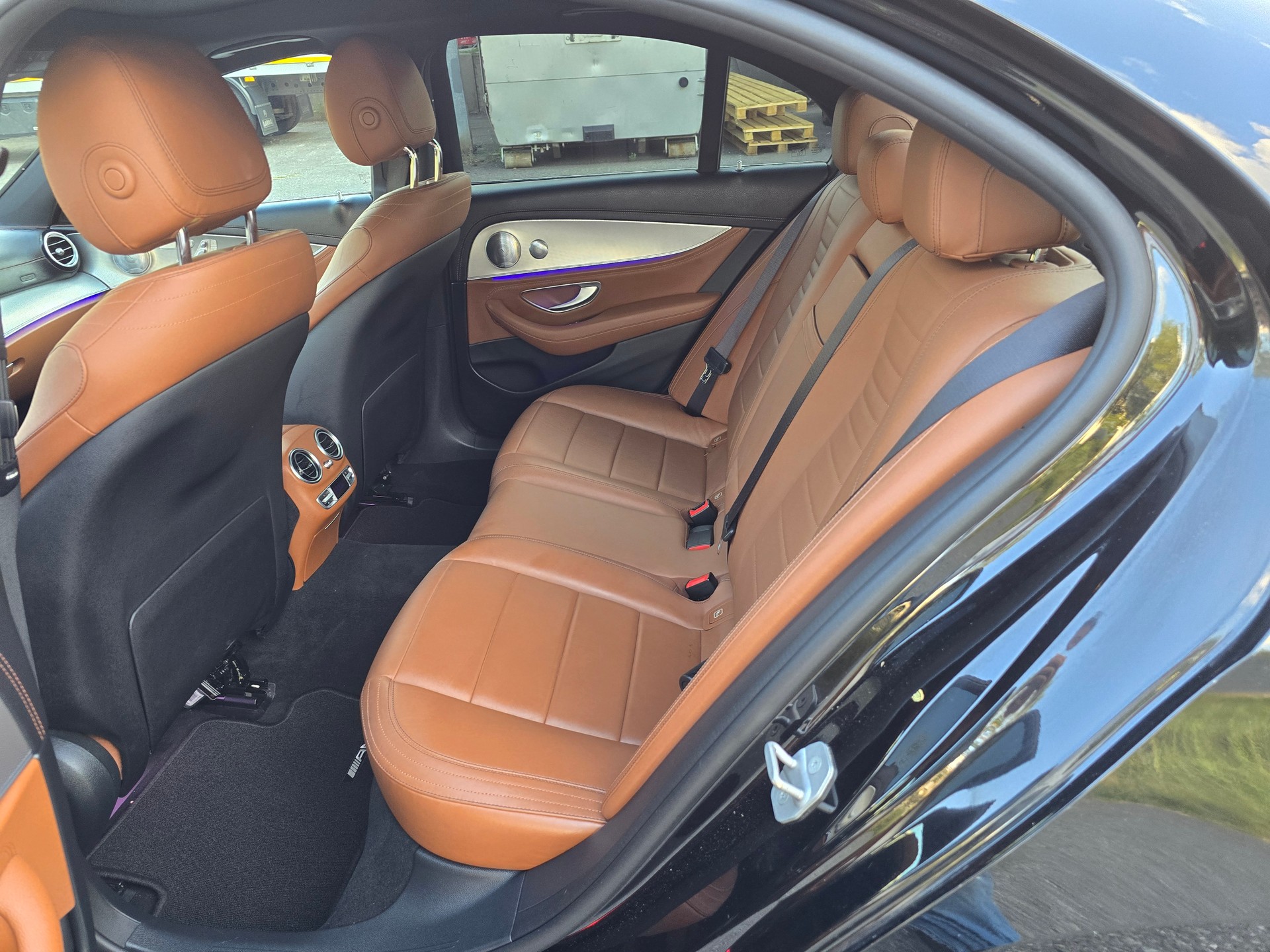 MERCEDES-BENZ E 200 AMG Line 9G-Tronic-image-13