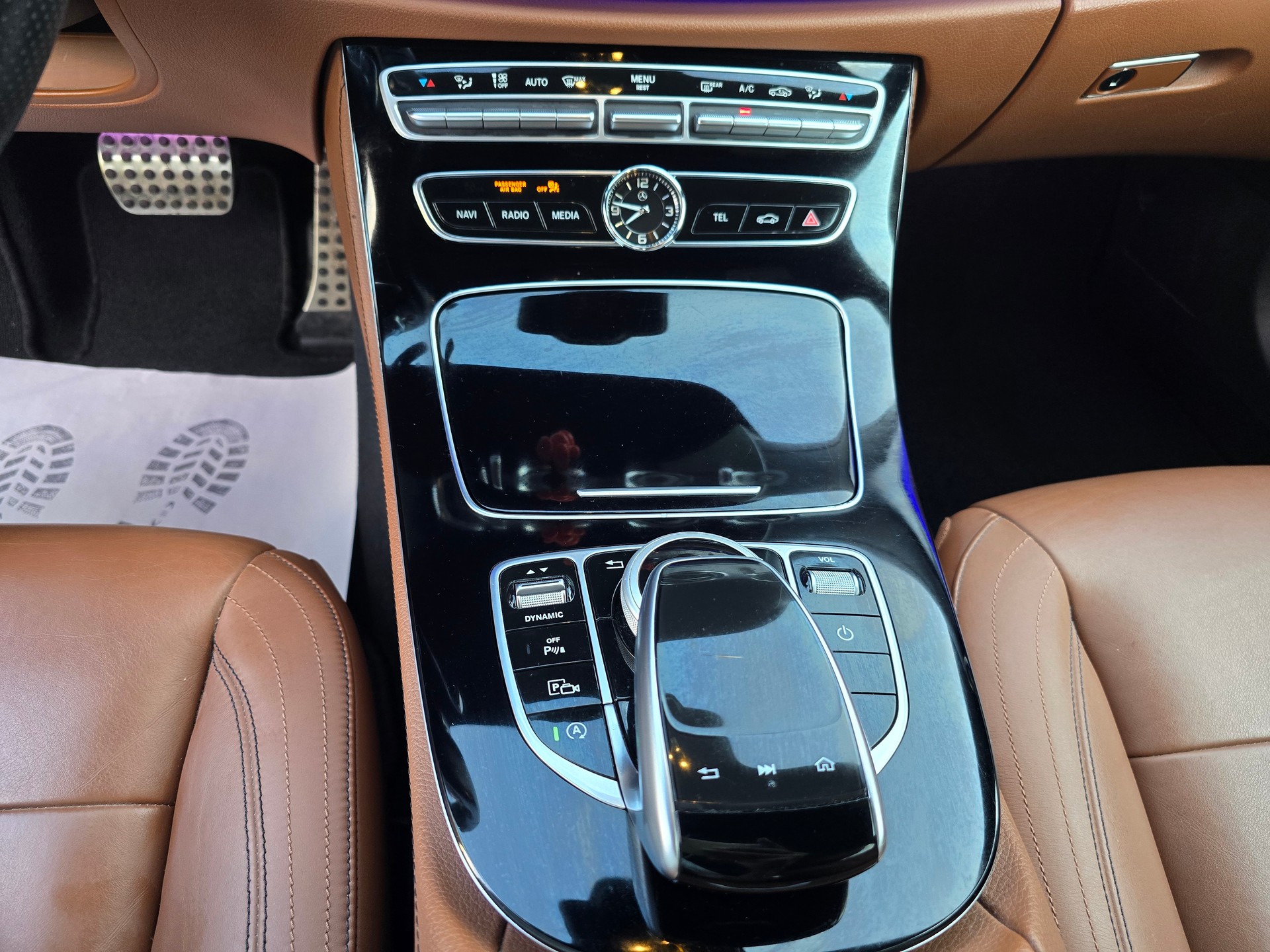 MERCEDES-BENZ E 200 AMG Line 9G-Tronic-image-19