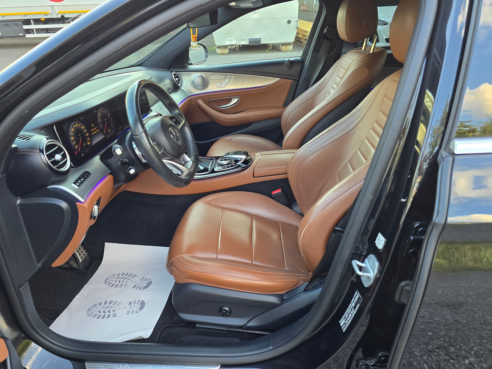 MERCEDES-BENZ E 200 AMG Line 9G-Tronic-image-10