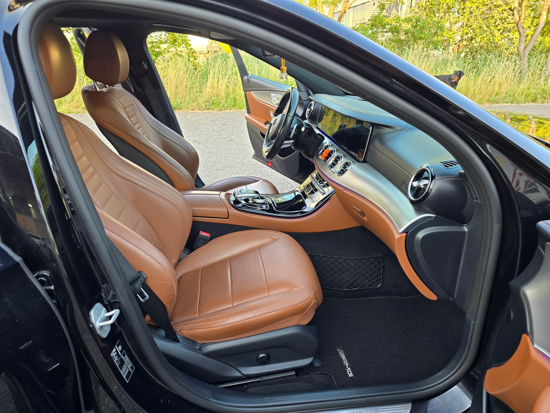 MERCEDES-BENZ E 200 AMG Line 9G-Tronic-image-14