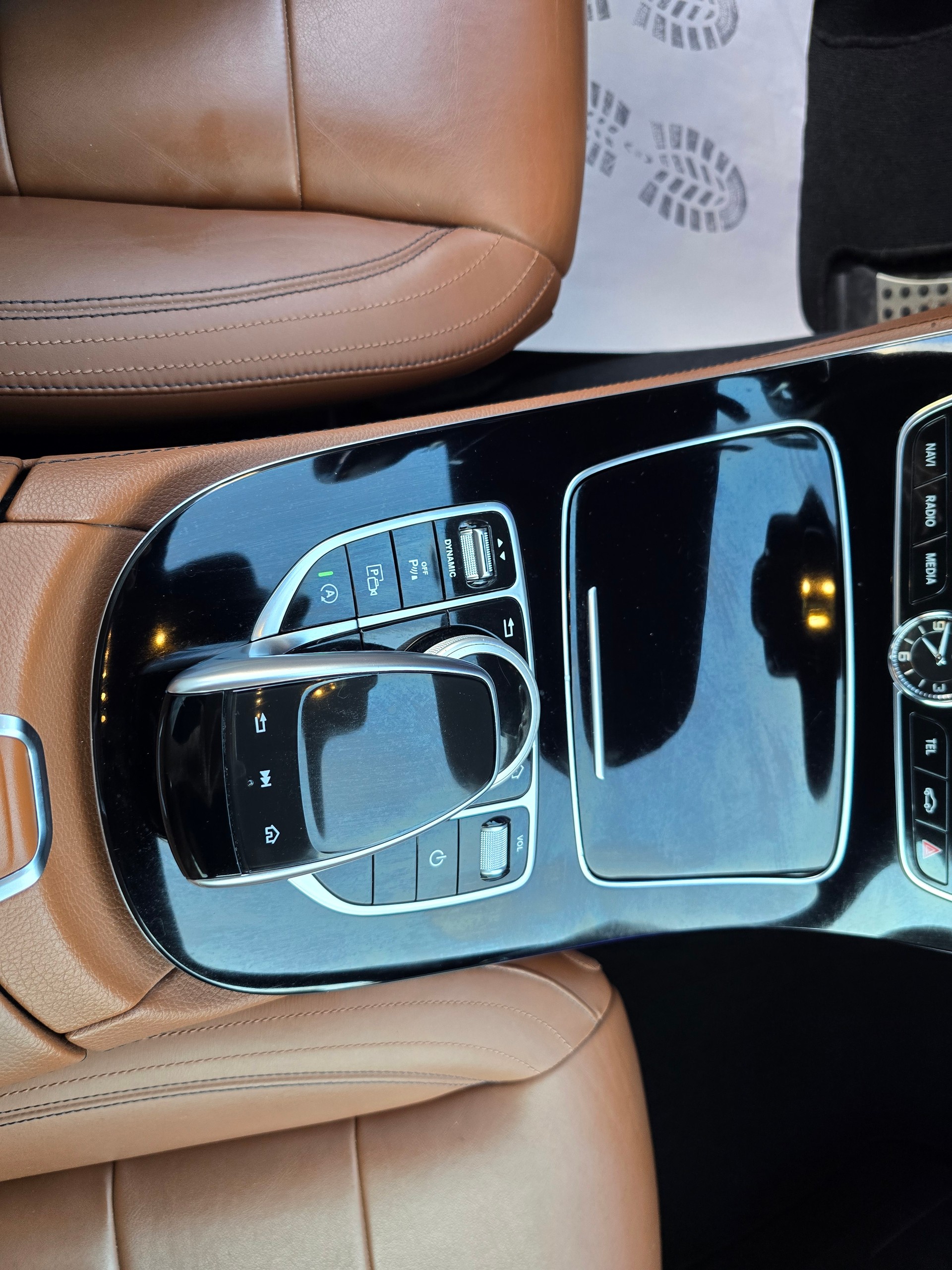MERCEDES-BENZ E 200 AMG Line 9G-Tronic-image-18