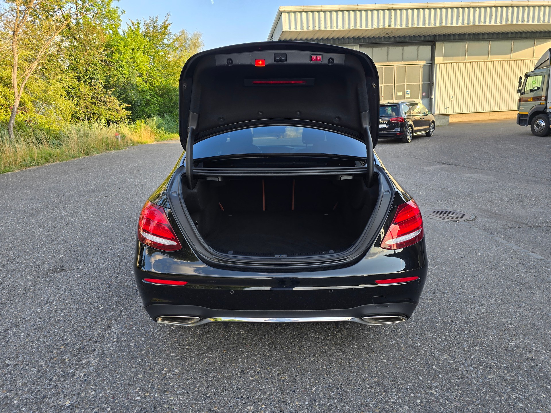MERCEDES-BENZ E 200 AMG Line 9G-Tronic-image-6