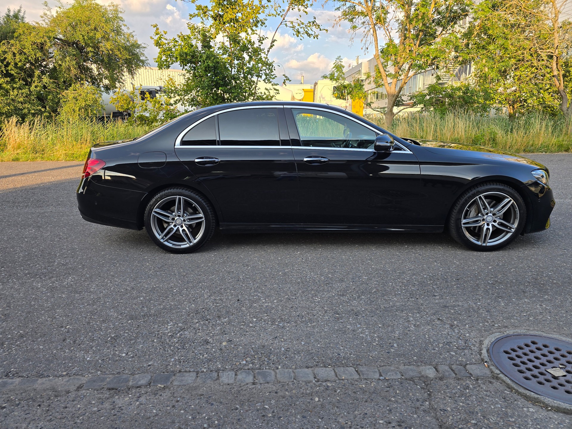 MERCEDES-BENZ E 200 AMG Line 9G-Tronic-image-8