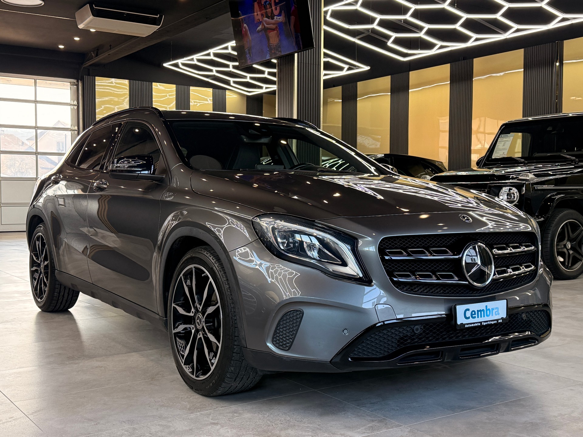 MERCEDES-BENZ GLA 200 Night Star 7G-DCT-image-2