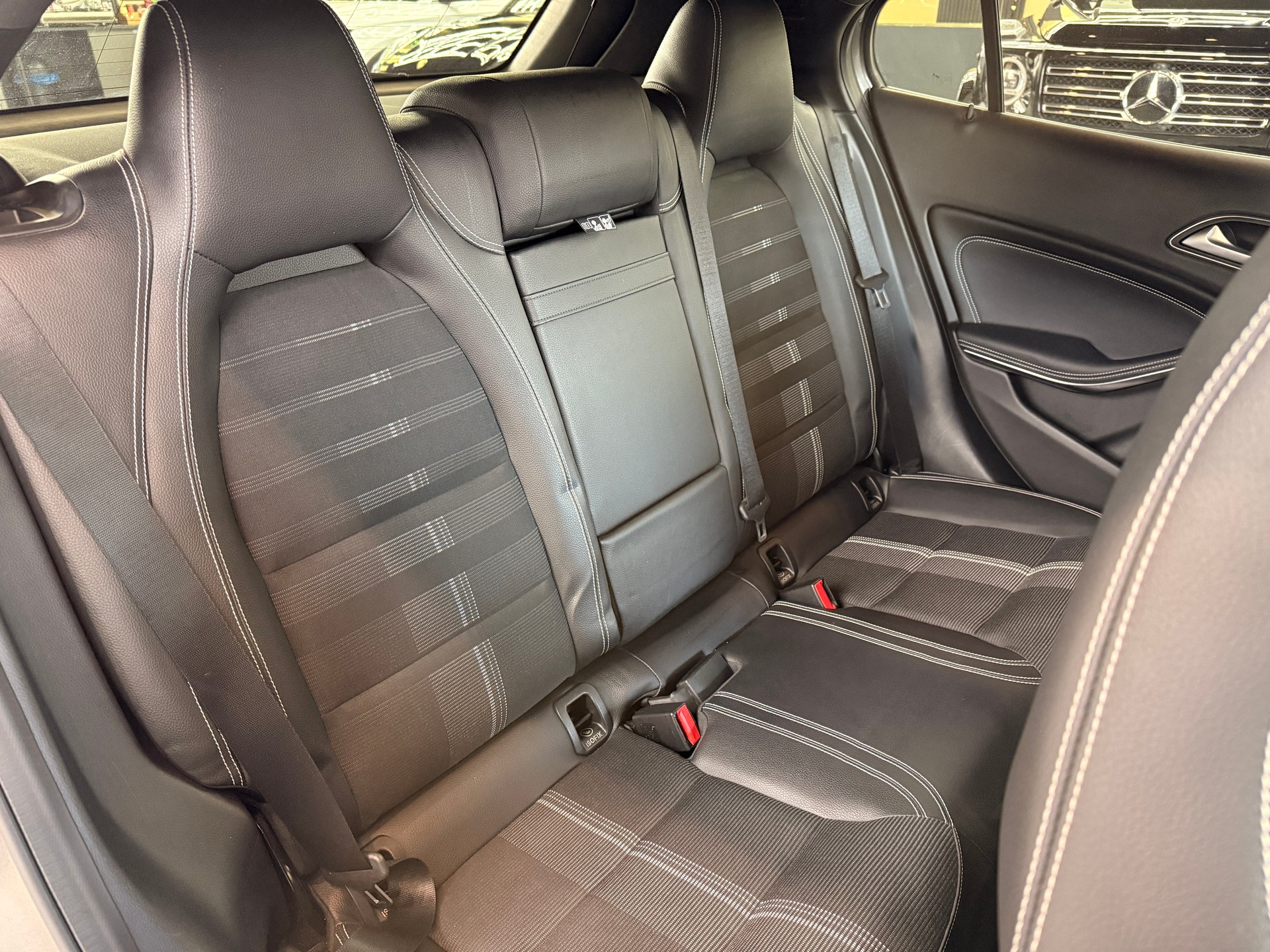 MERCEDES-BENZ GLA 200 Night Star 7G-DCT-image-14