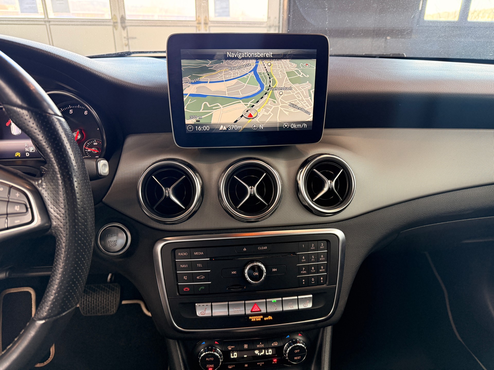 MERCEDES-BENZ GLA 200 Night Star 7G-DCT-image-17
