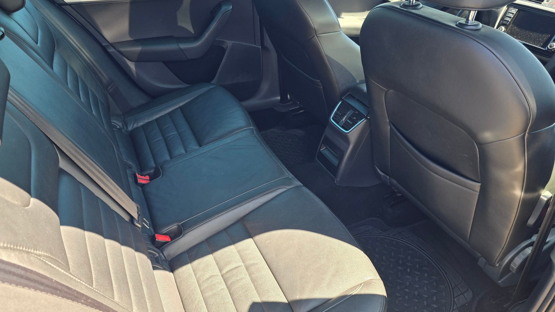 SKODA Octavia Combi 2.0 TDI Elegance 4x4-image-6