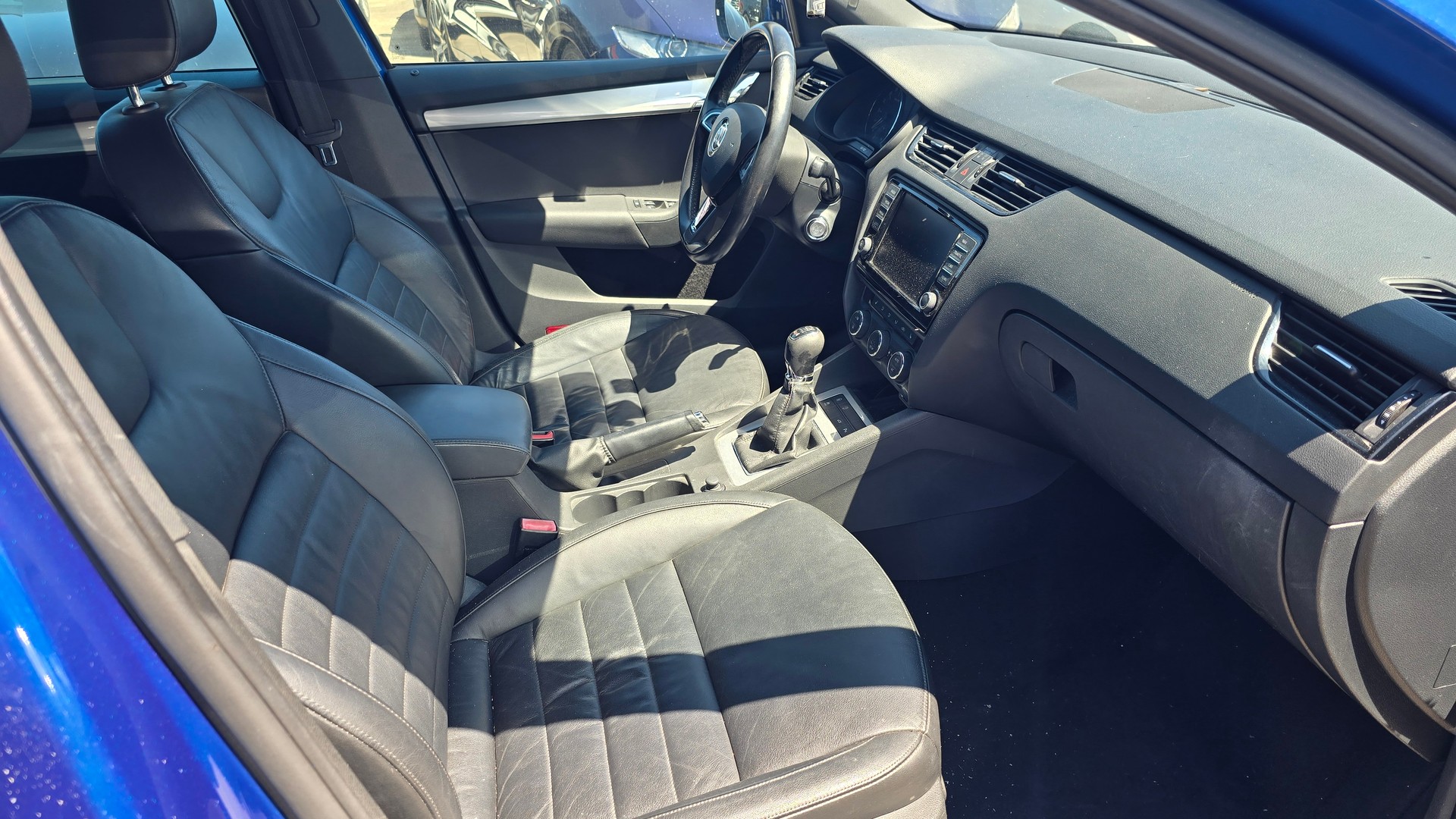 SKODA Octavia Combi 2.0 TDI Elegance 4x4-image-4