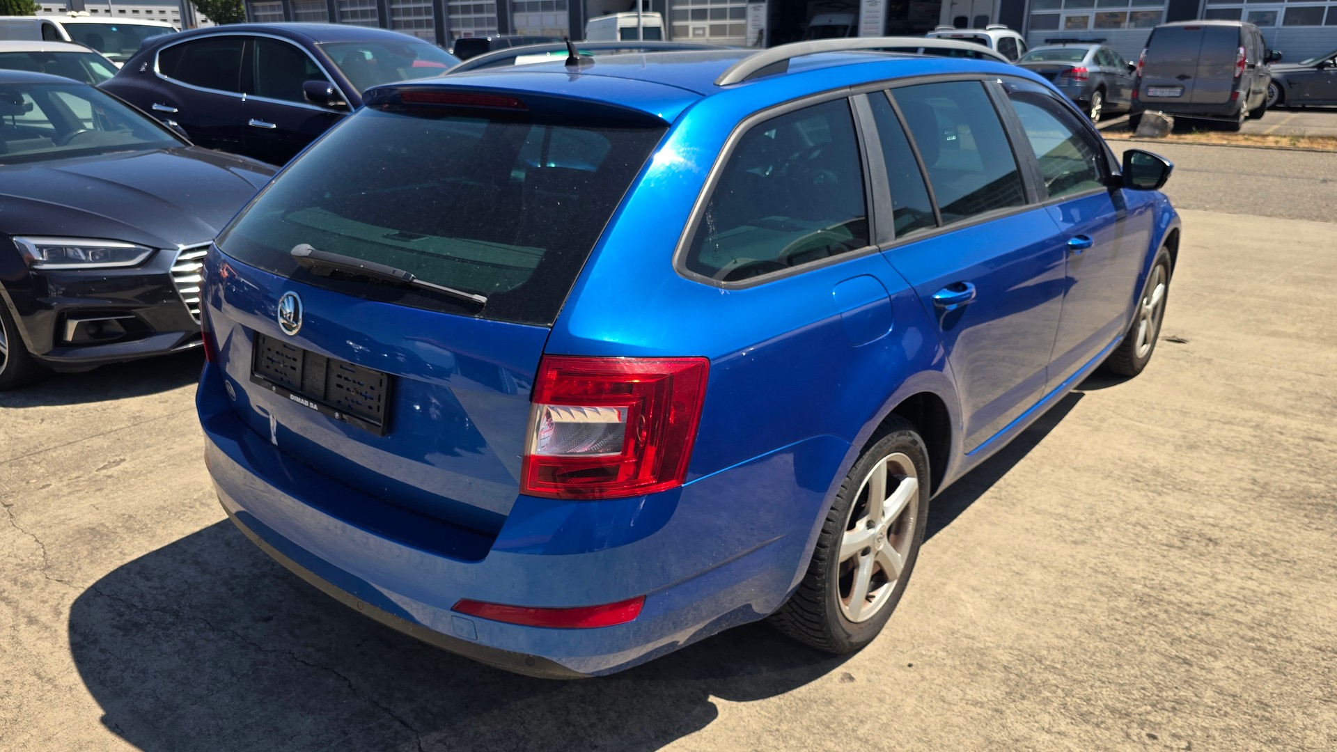 SKODA Octavia Combi 2.0 TDI Elegance 4x4-image-3