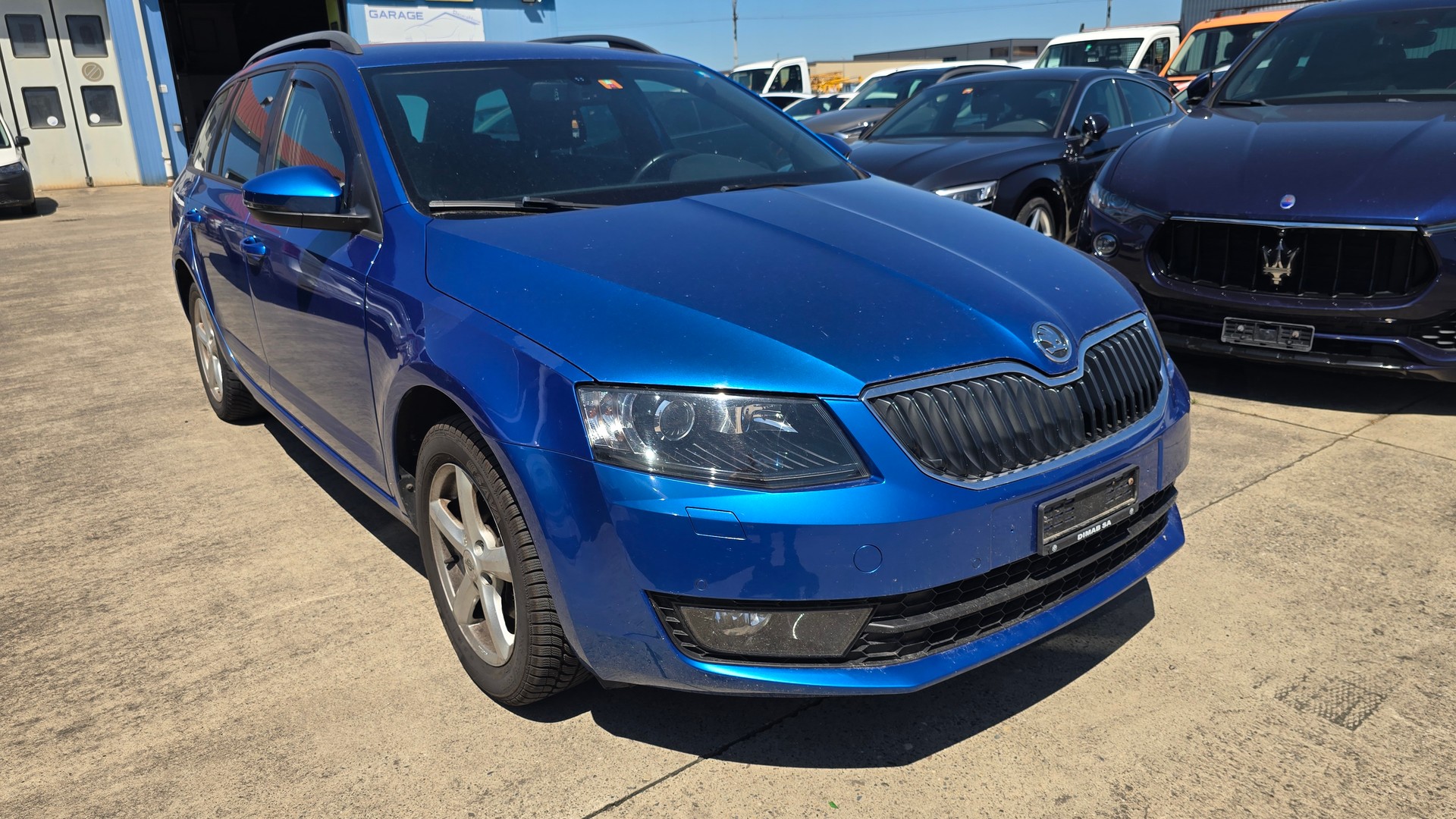 SKODA Octavia Combi 2.0 TDI Elegance 4x4-image-0