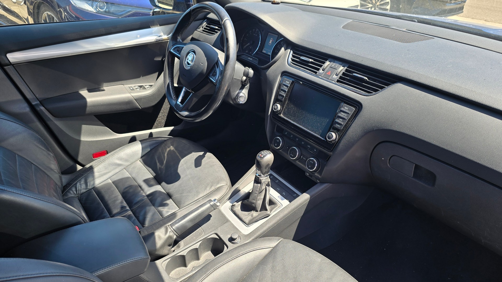 SKODA Octavia Combi 2.0 TDI Elegance 4x4-image-5