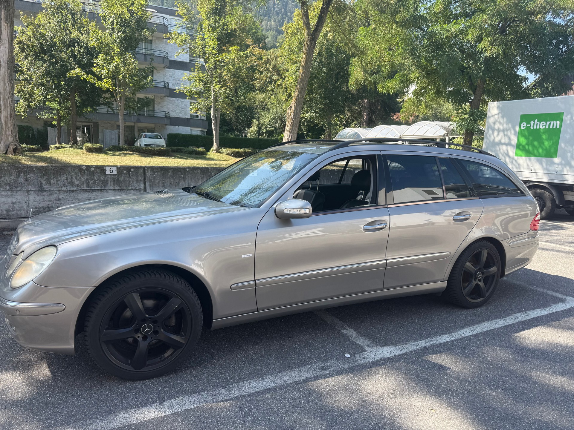 MERCEDES-BENZ E 240 Avantgarde-image-1